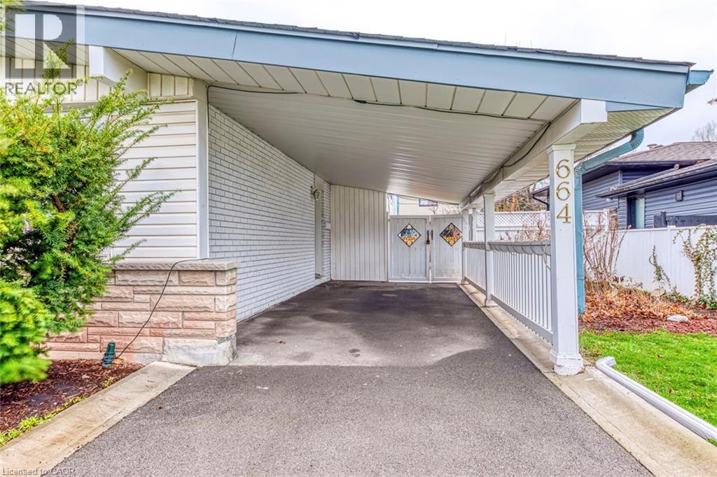 664 Geneva Park Drive, Burlington, Ontario  L7N 3C5 - Photo 2 - 40793281