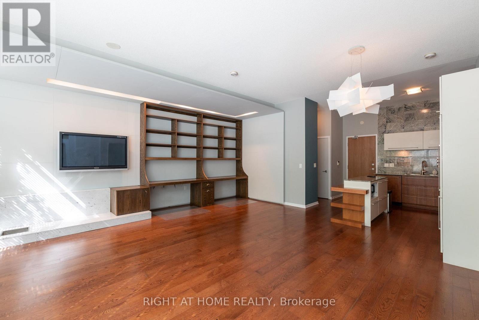 102 - 219 Fort York Boulevard, Toronto, Ontario  M5V 1B1 - Photo 1 - C12660370