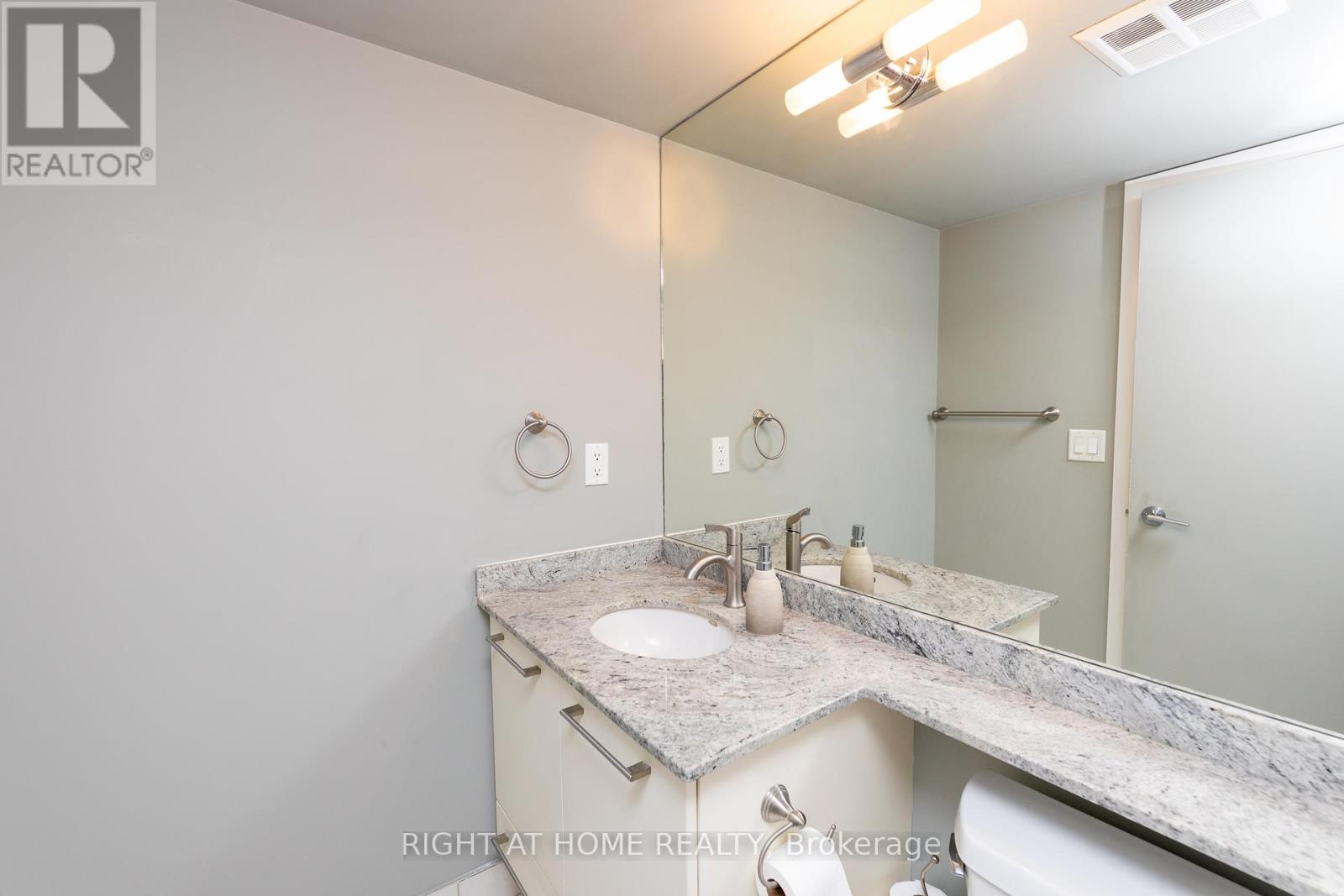 102 - 219 Fort York Boulevard, Toronto, Ontario  M5V 1B1 - Photo 13 - C12660370