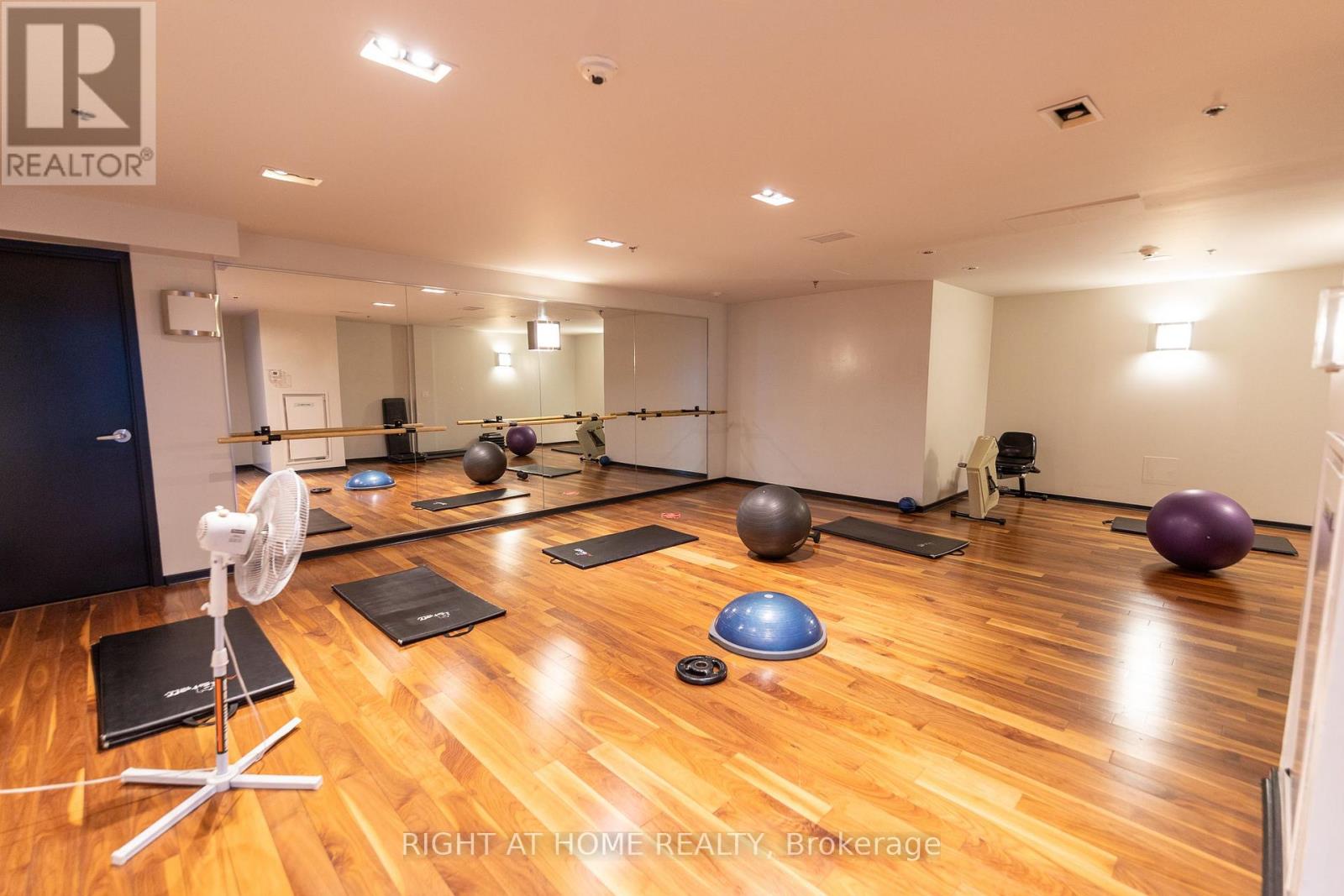 102 - 219 Fort York Boulevard, Toronto, Ontario  M5V 1B1 - Photo 34 - C12660370