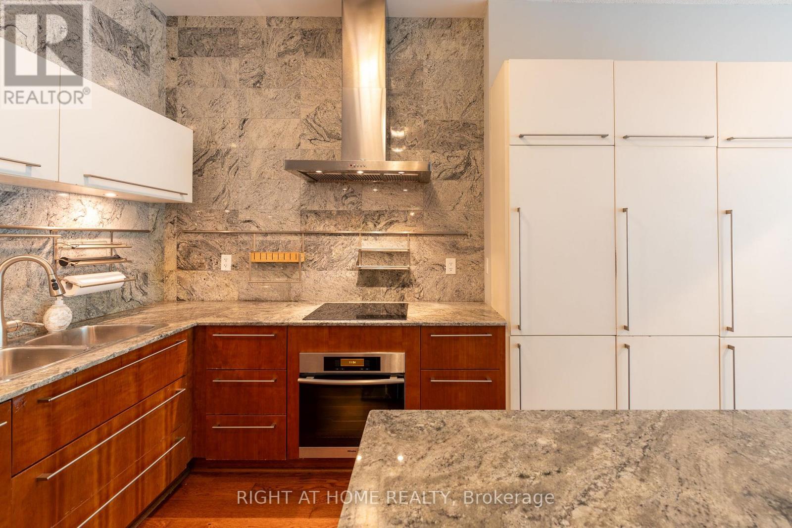 102 - 219 Fort York Boulevard, Toronto, Ontario  M5V 1B1 - Photo 6 - C12660370