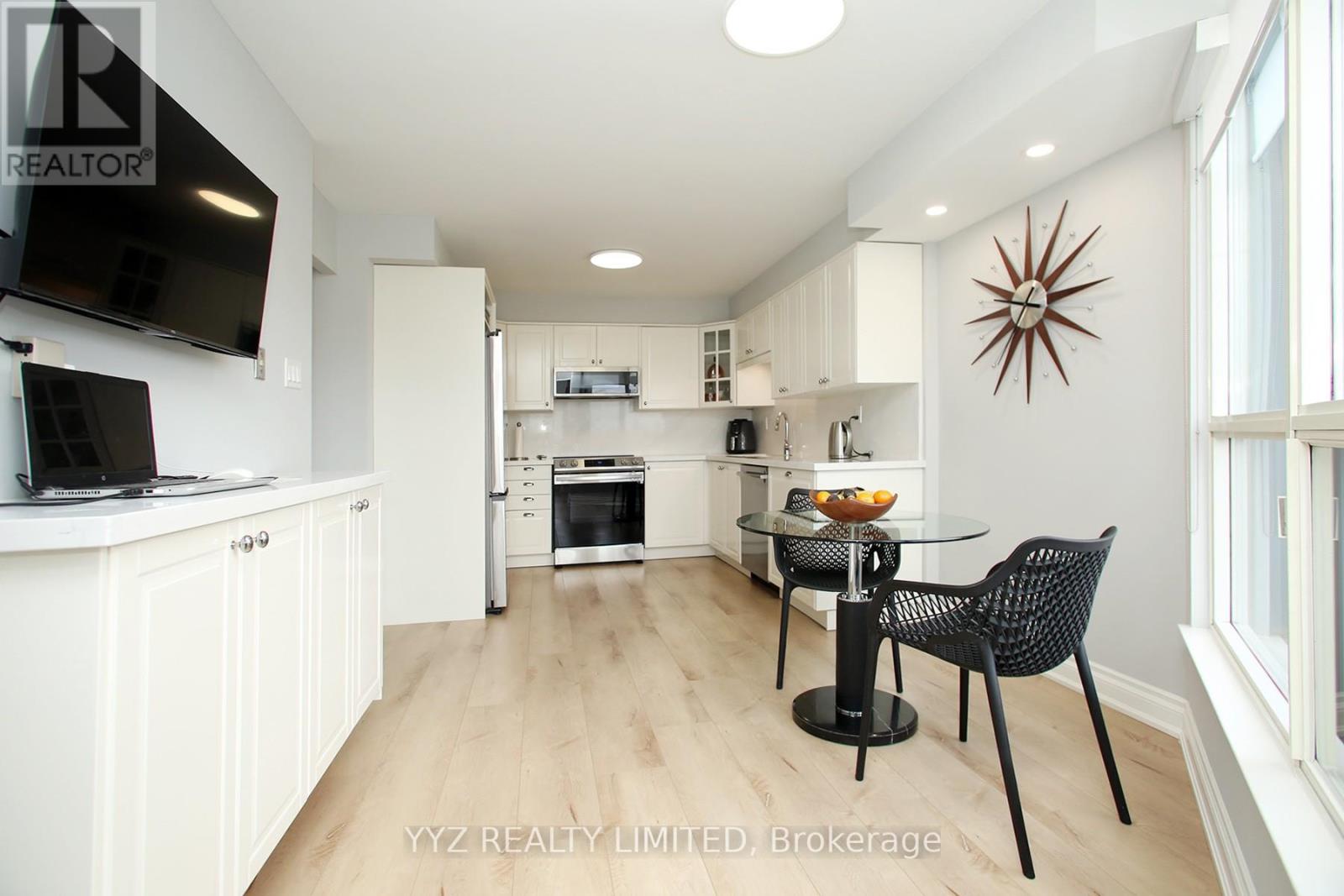 407 - 1 Clark Avenue W, Vaughan, Ontario  L4J 7Y6 - Photo 8 - N12660348