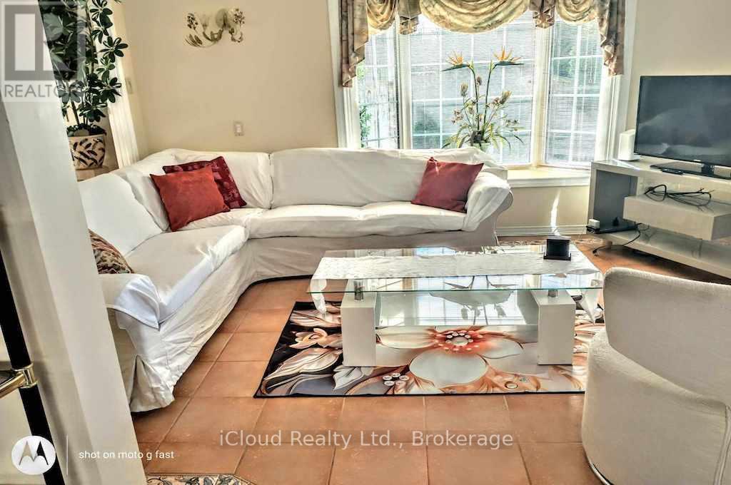 Main & 2nd Flr - 5506 Woodchase Crescent, Mississauga, Ontario  L4Z 3T9 - Photo 6 - W12660376