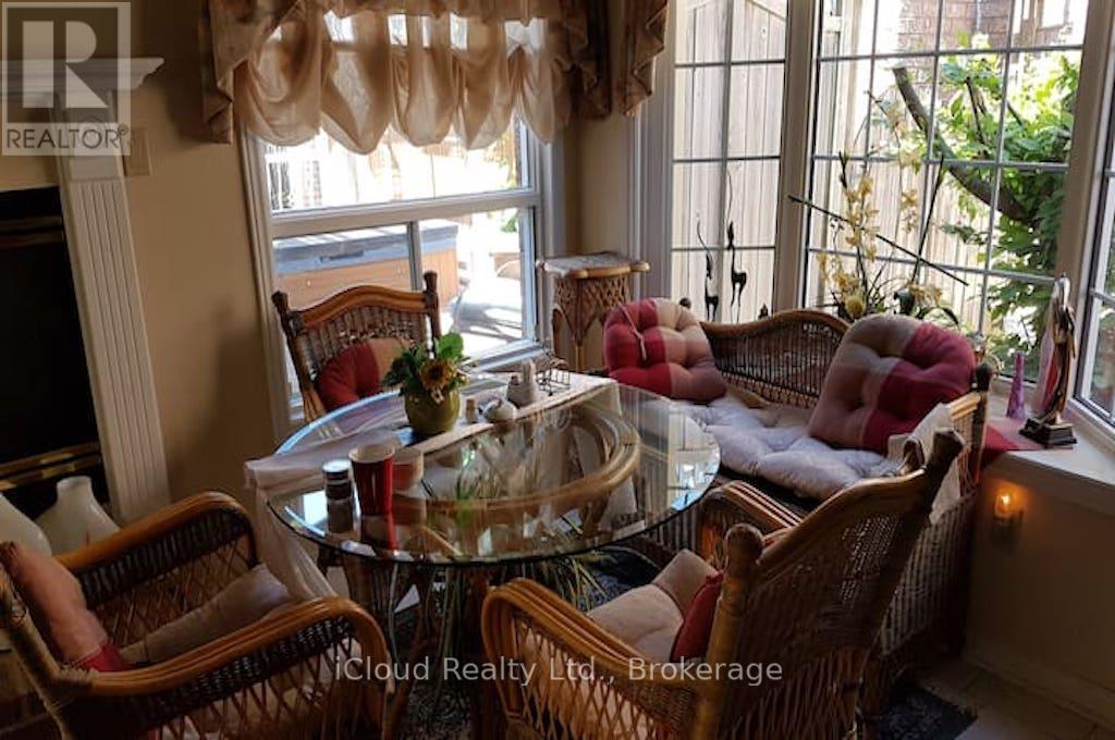 Main & 2nd Flr - 5506 Woodchase Crescent, Mississauga, Ontario  L4Z 3T9 - Photo 7 - W12660376