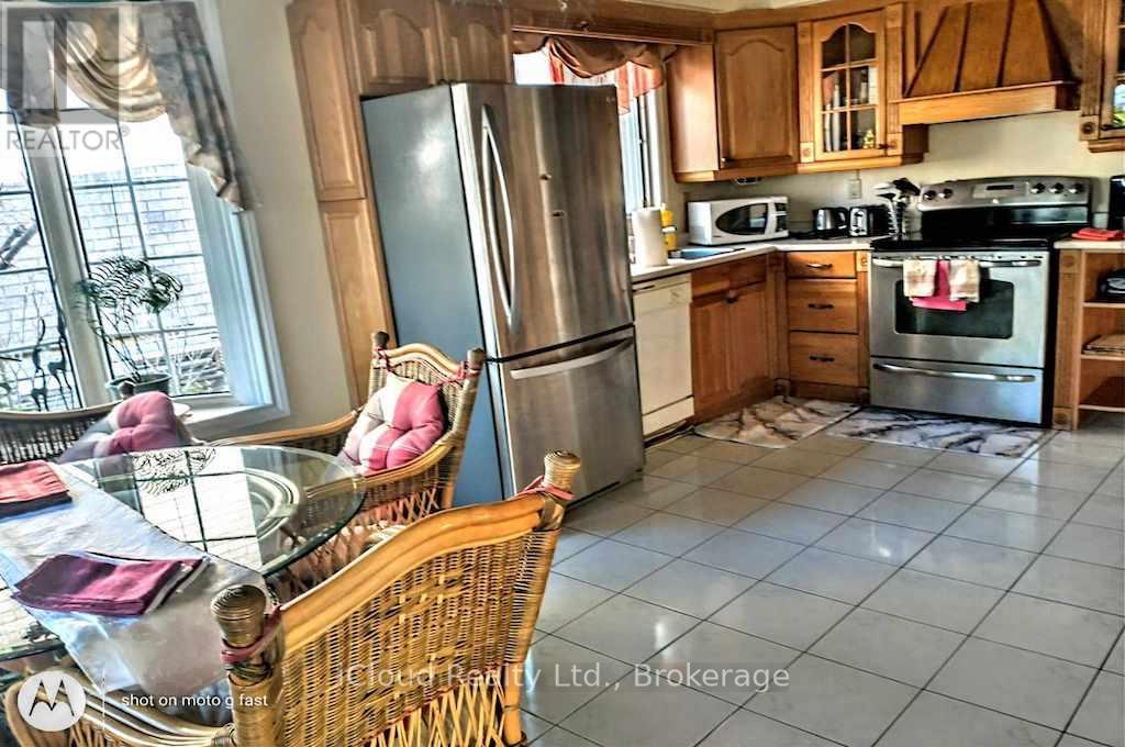 Main & 2nd Flr - 5506 Woodchase Crescent, Mississauga, Ontario  L4Z 3T9 - Photo 9 - W12660376