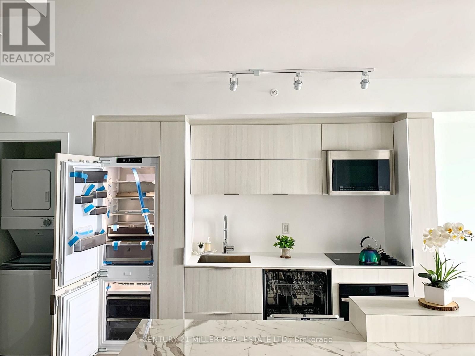 806 - 370 Martha Street, Burlington, Ontario  L7R 0G9 - Photo 4 - W12660384