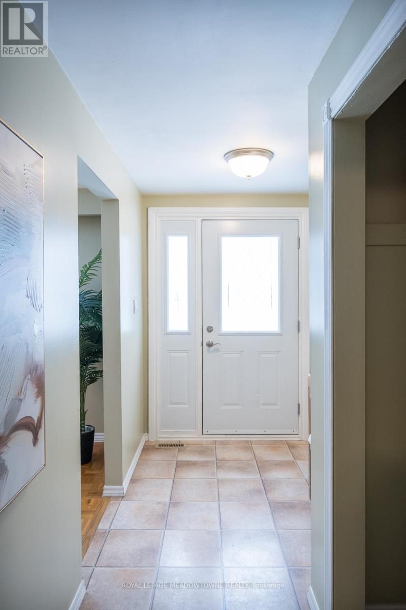 65 Lorne Scots Drive, Milton, Ontario  L9T 2Z2 - Photo 5 - W12660412