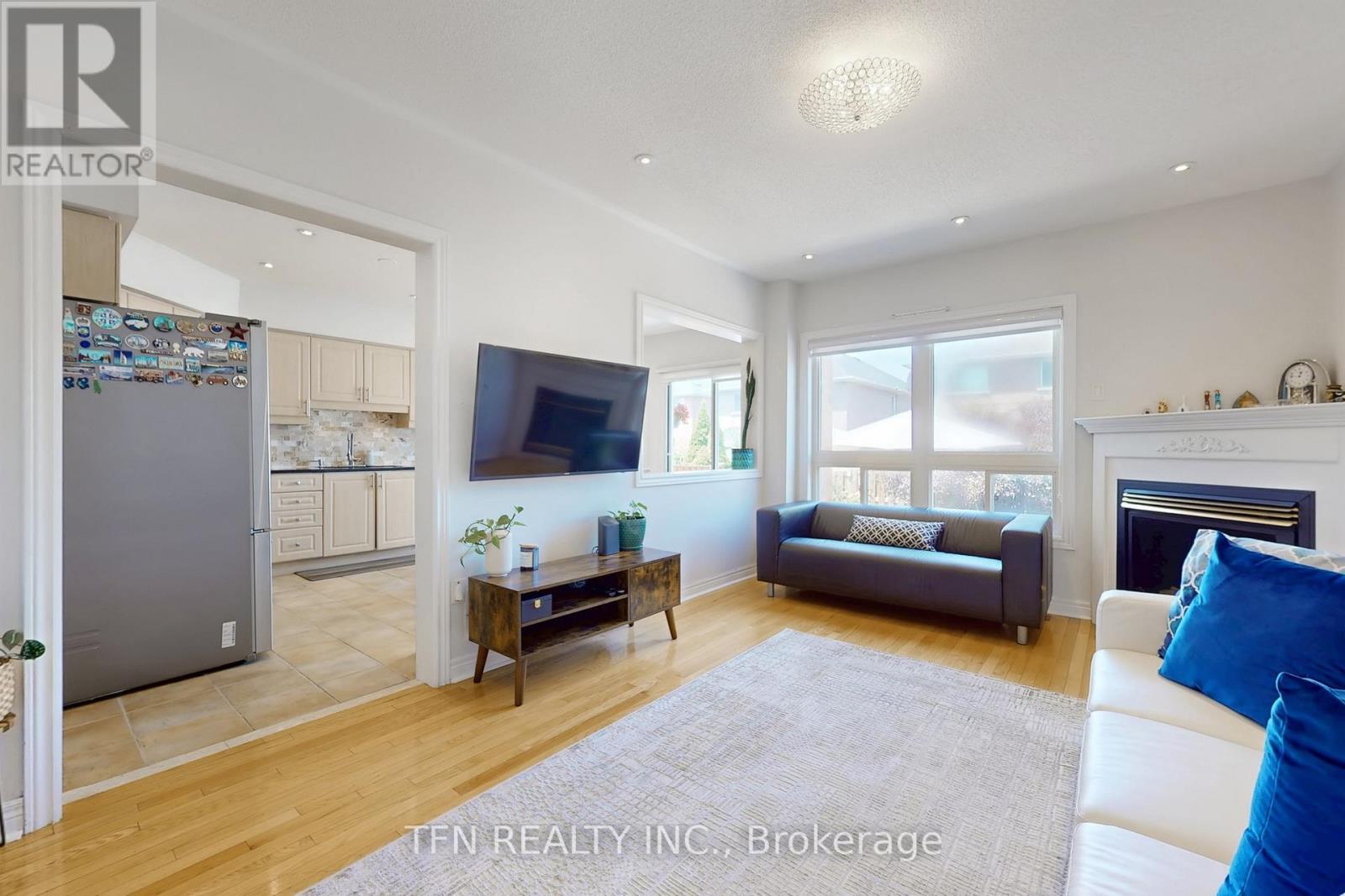 851 Clemens Crescent, Mississauga, Ontario  L5V 2S8 - Photo 10 - W12660438