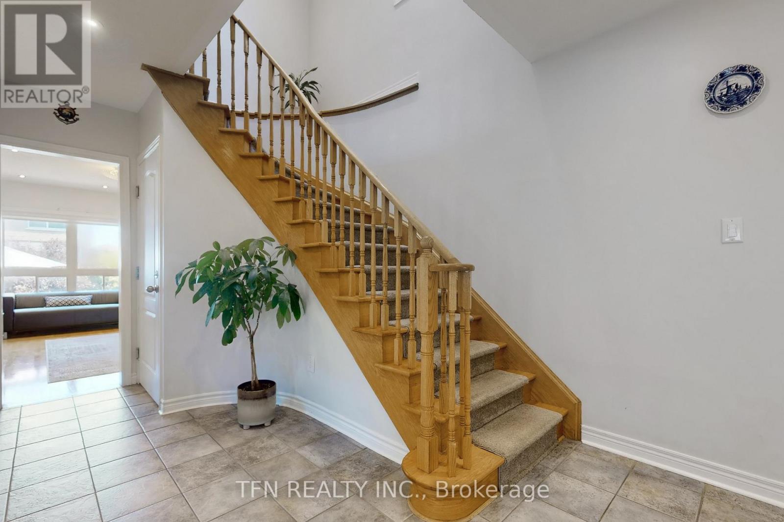 851 Clemens Crescent, Mississauga, Ontario  L5V 2S8 - Photo 15 - W12660438