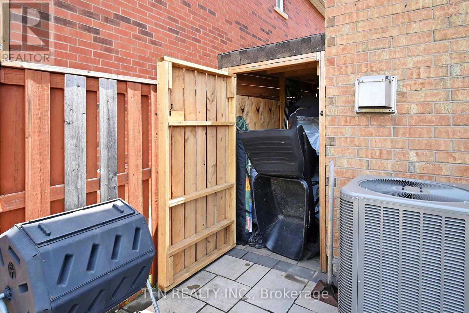 851 Clemens Crescent, Mississauga, Ontario  L5V 2S8 - Photo 38 - W12660438