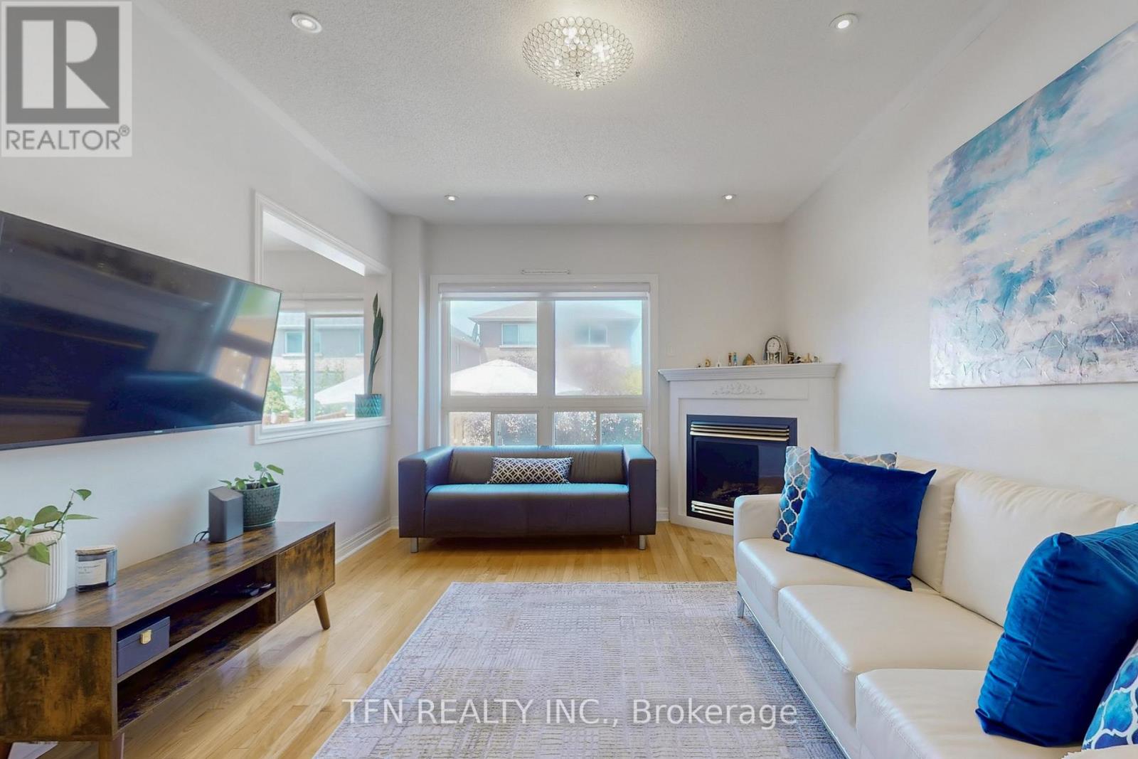 851 Clemens Crescent, Mississauga, Ontario  L5V 2S8 - Photo 4 - W12660438