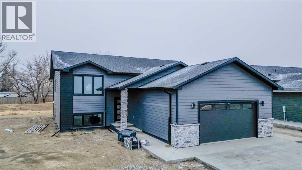 329 9 Street N, Picture Butte, Alberta  T0K 1V0 - Photo 2 - A2274685