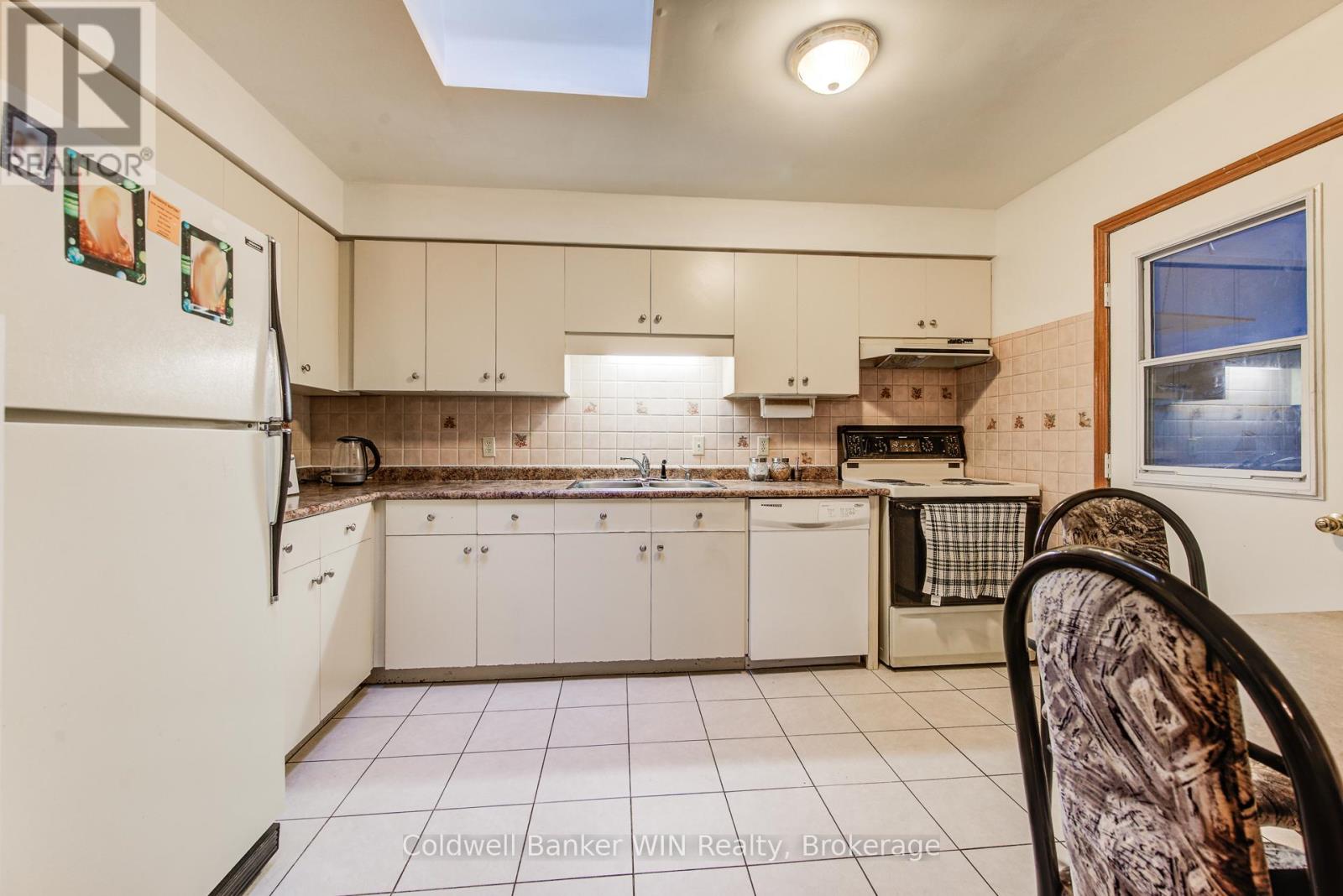 120 Melissa Cres., Wellington North, Ontario  N0G 2L3 - Photo 9 - X12198300