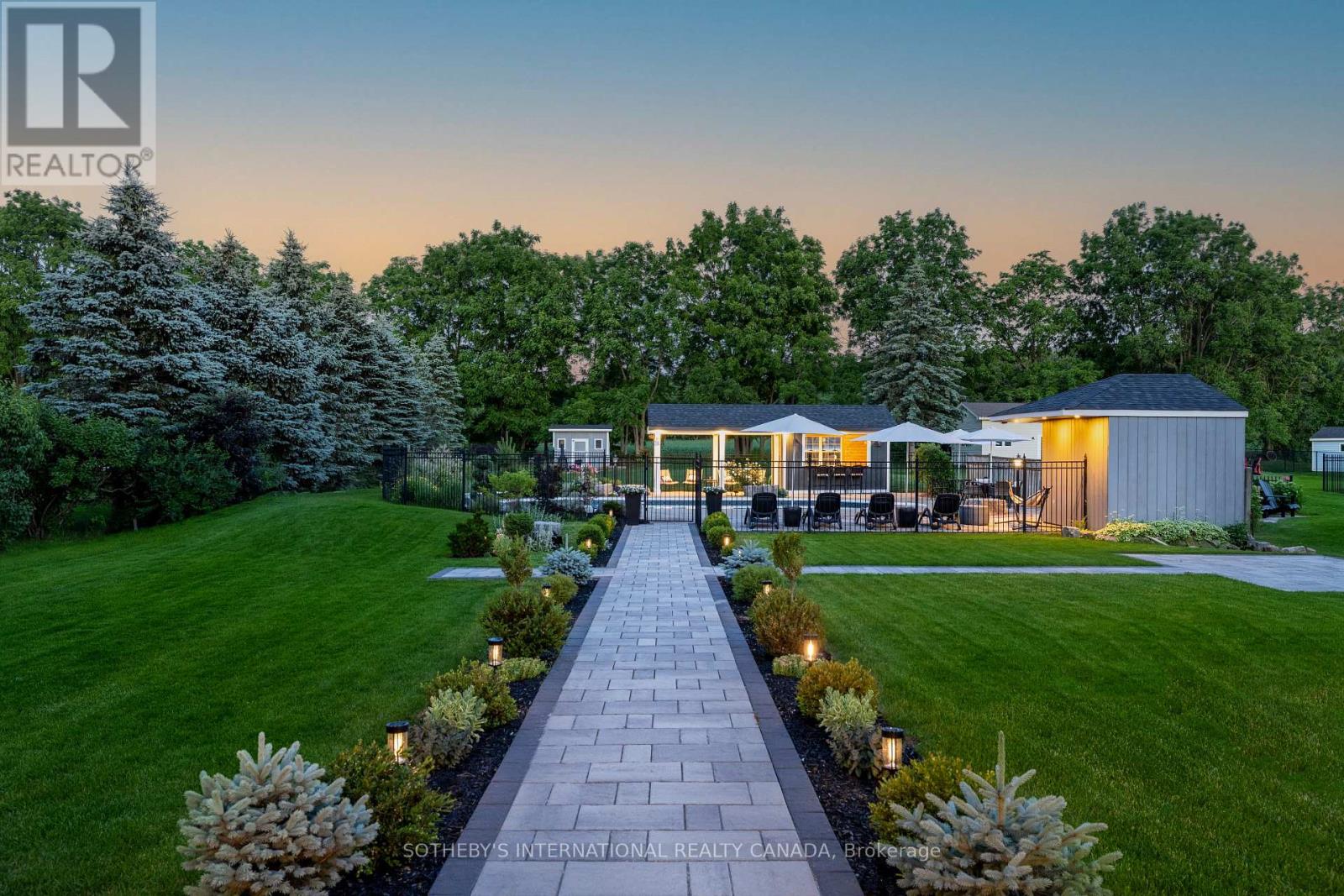 10 Meander Close, Hamilton, Ontario  L0R 1H1 - Photo 5 - X12660364