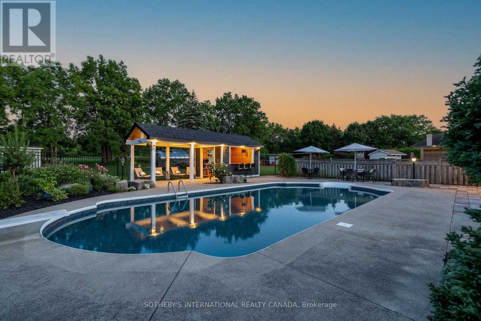 10 Meander Close, Hamilton, Ontario  L0R 1H1 - Photo 6 - X12660364