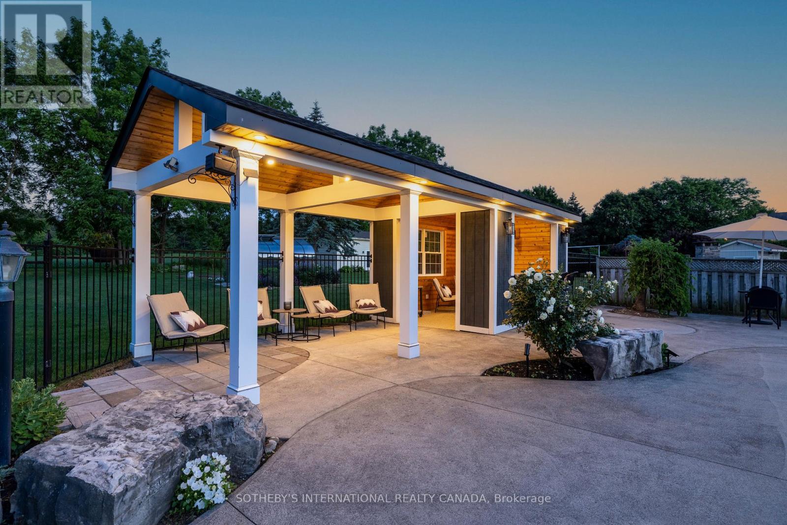 10 Meander Close, Hamilton, Ontario  L0R 1H1 - Photo 7 - X12660364