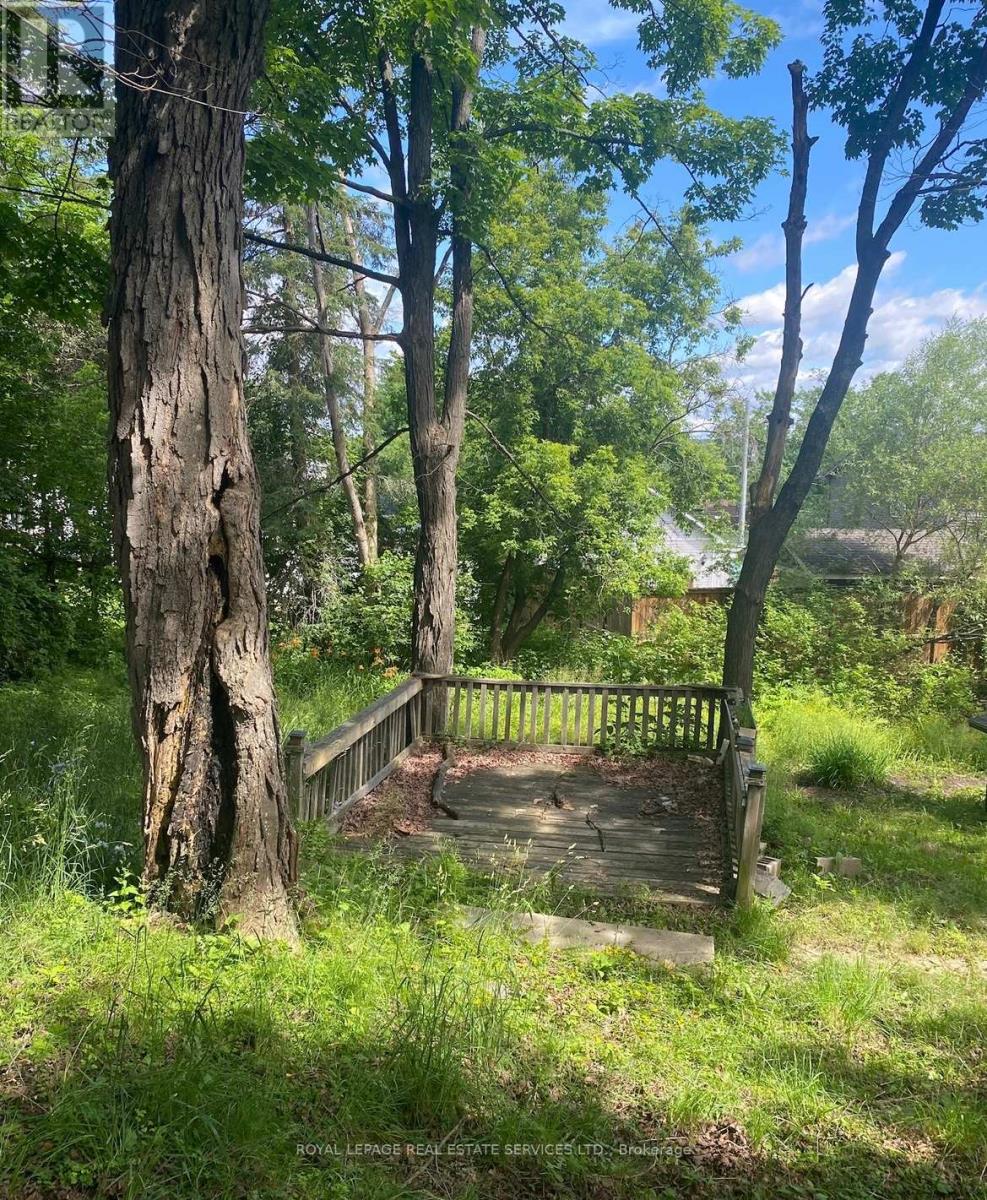 16 Cora Street E, Huntsville, Ontario  P1H 1P6 - Photo 17 - X12660394