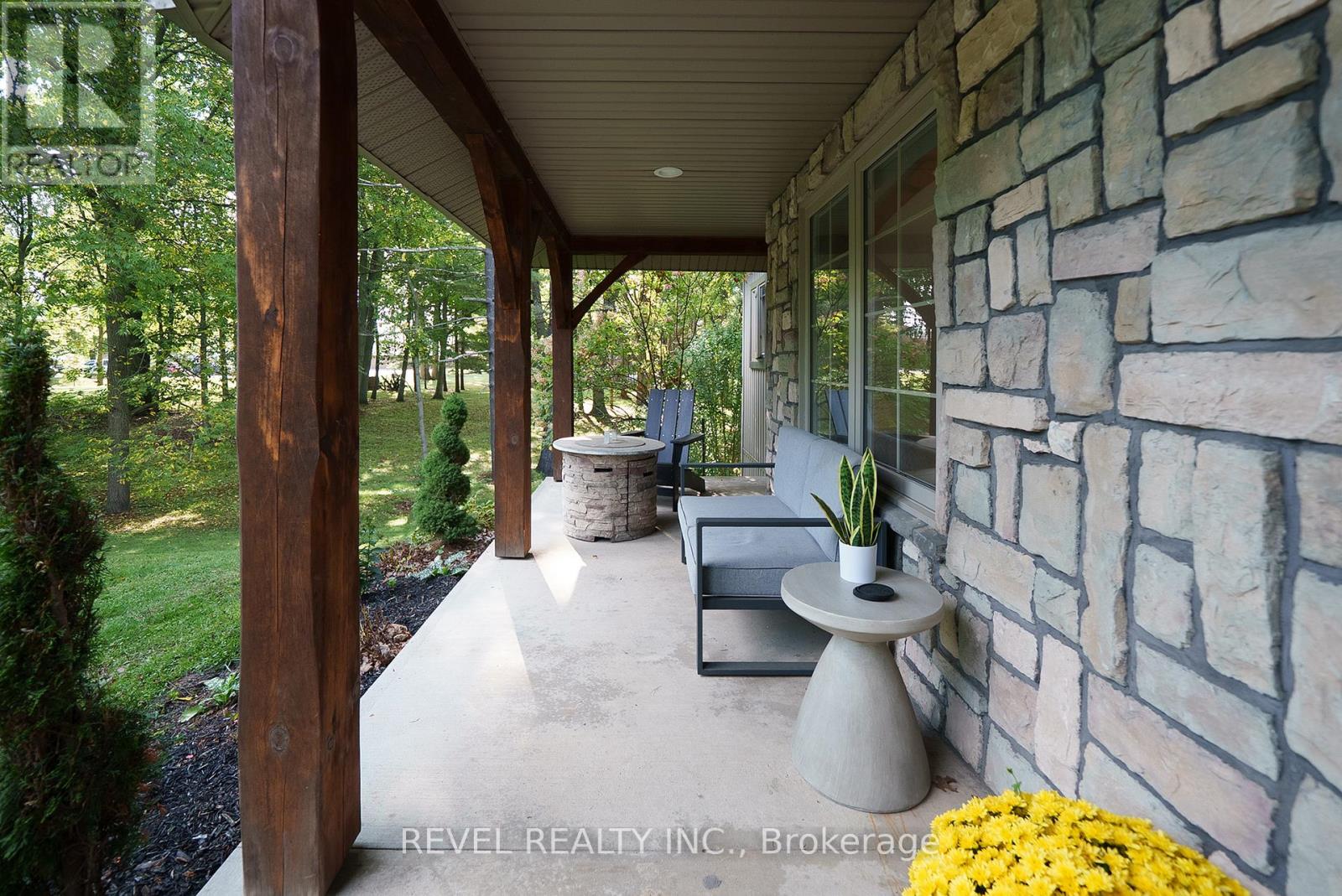 9 Michael's Lane, Tillsonburg, Ontario  N4G 4G9 - Photo 2 - X12660422