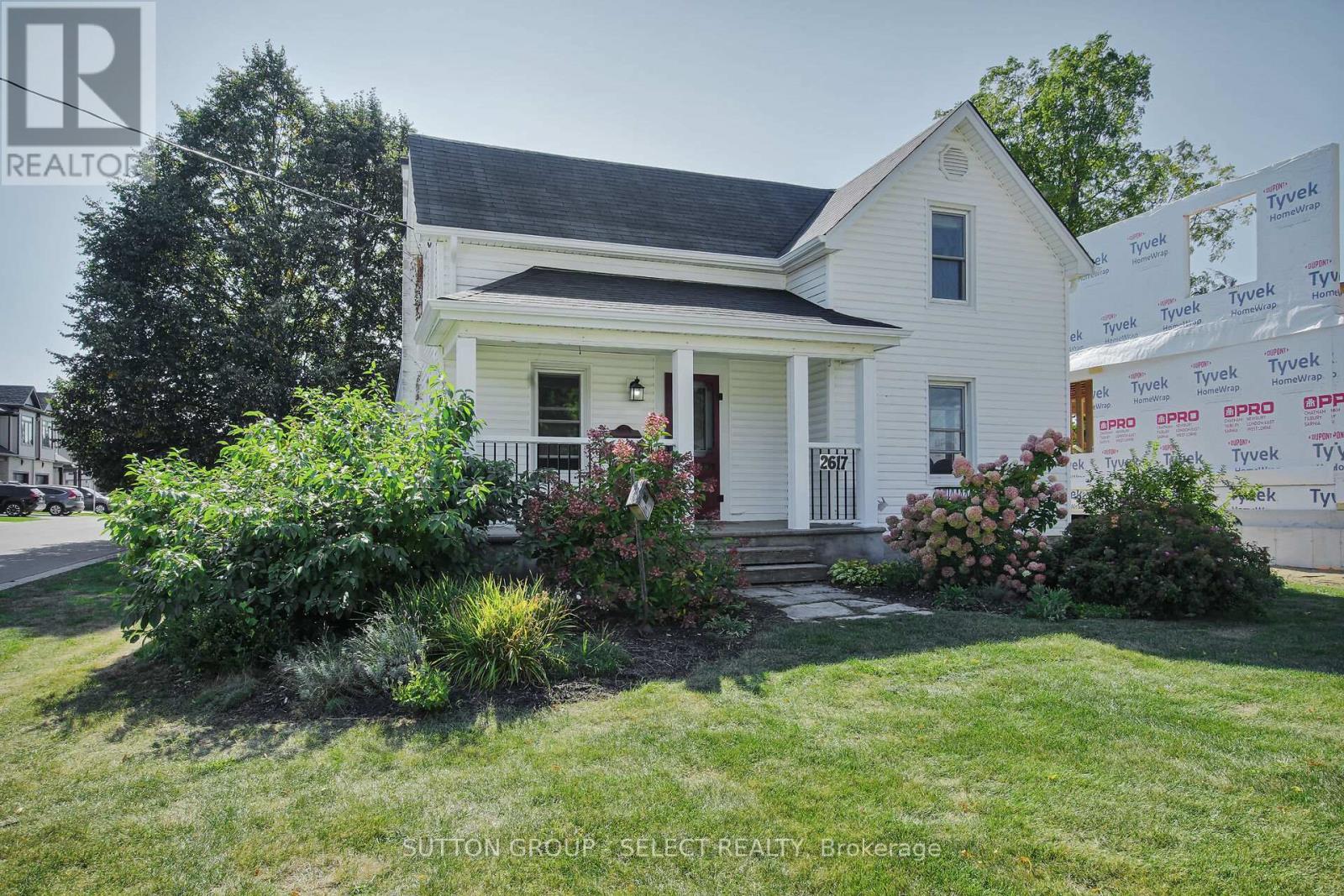 2617 Queens Street, Strathroy-Caradoc (Mount Brydges), Ontario  N0L 1W0 - Photo 2 - X12660546