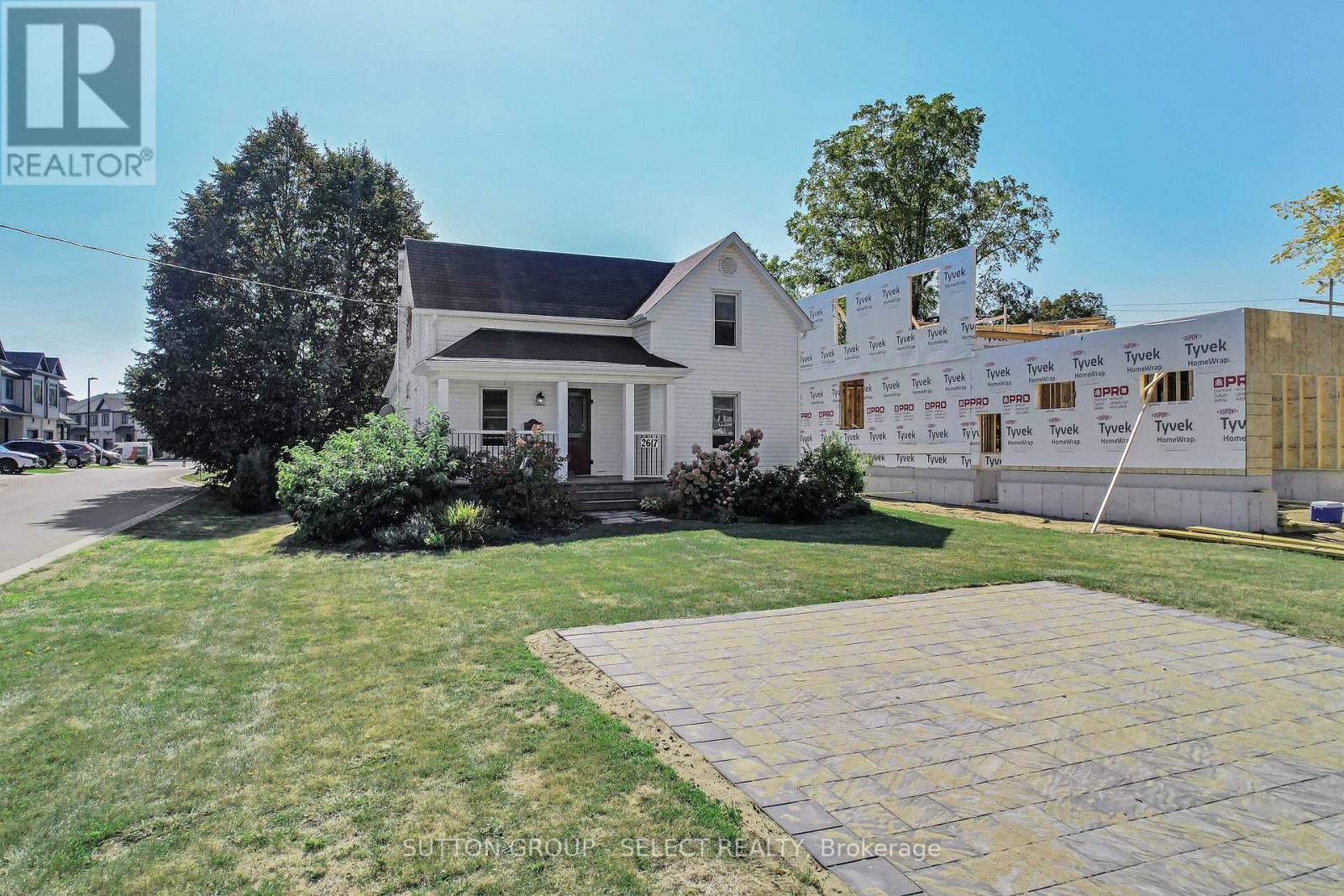 2617 Queens Street, Strathroy-Caradoc (Mount Brydges), Ontario  N0L 1W0 - Photo 3 - X12660546