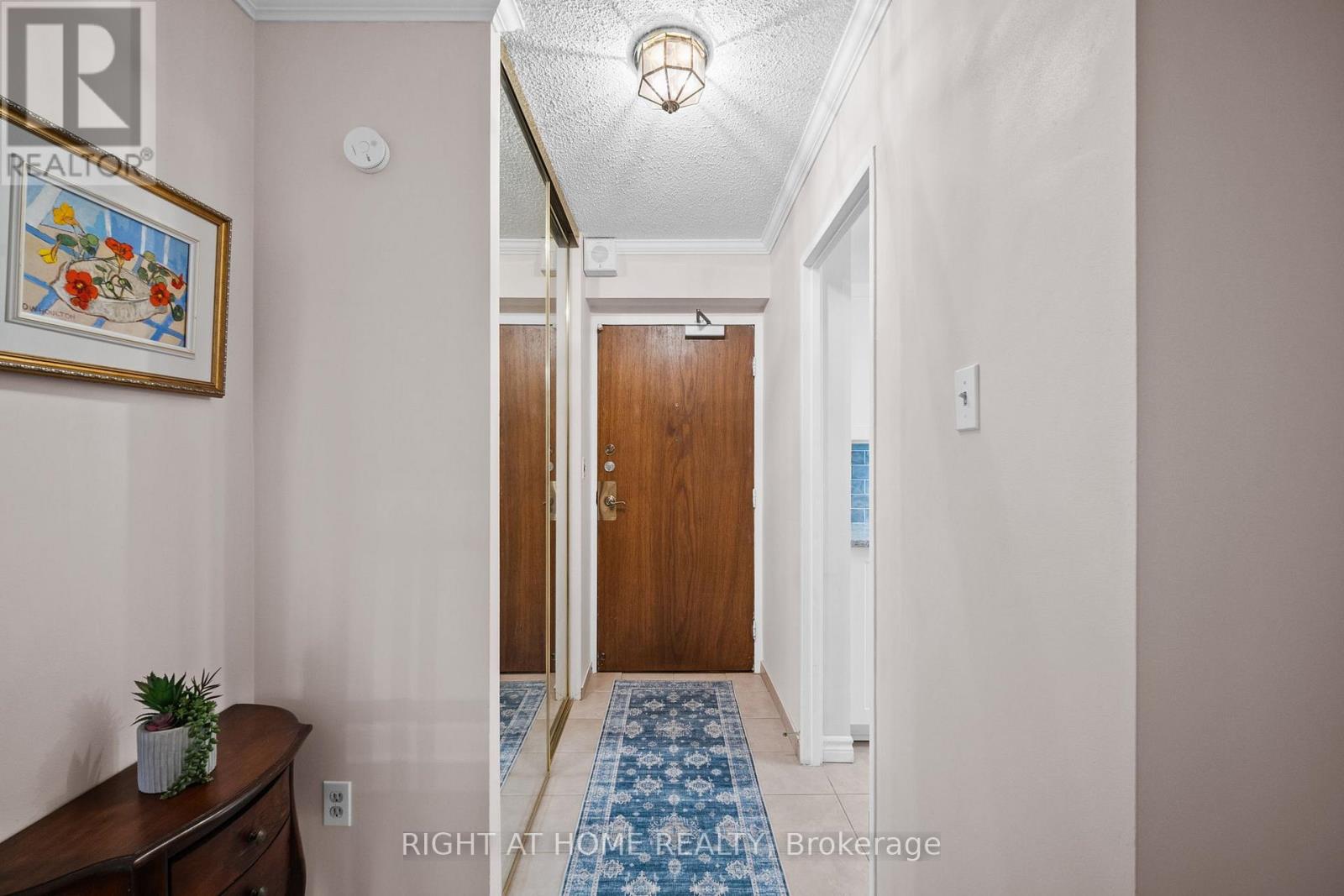 1006 - 1025 Richmond Road, Ottawa, Ontario  K2B 8G8 - Photo 4 - X12660454