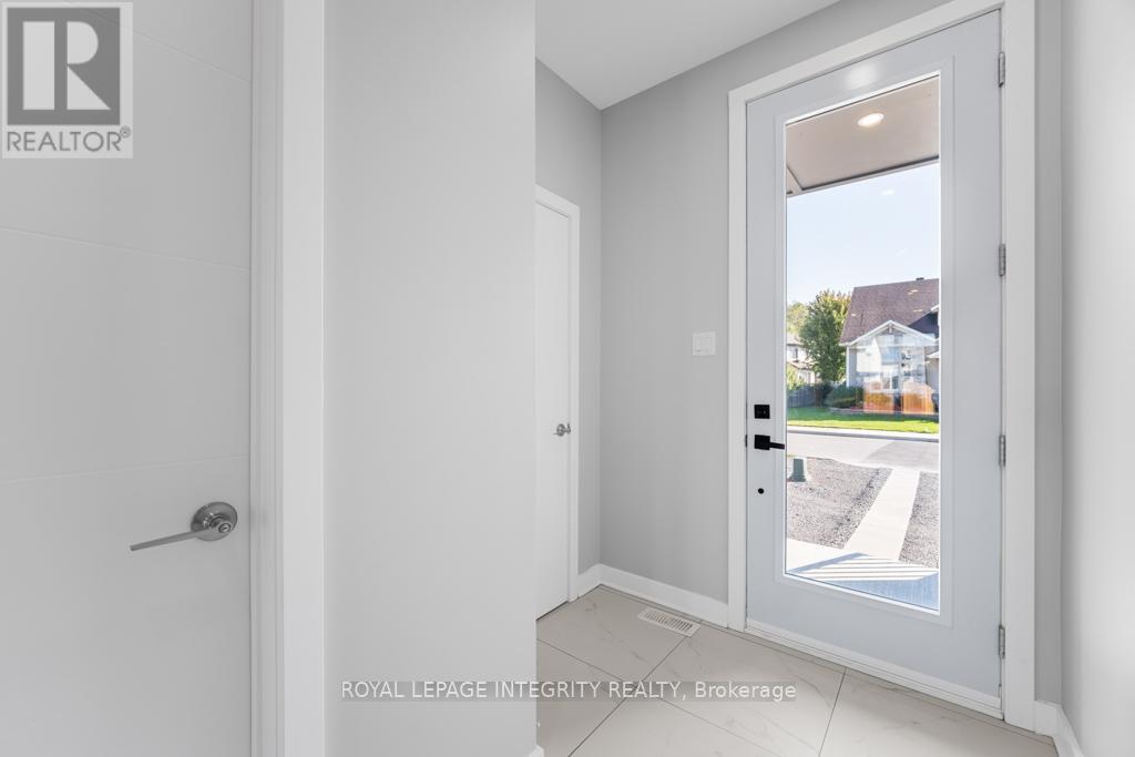 B - 875 Contour Street, Ottawa, Ontario  K1W 0G6 - Photo 8 - X12660476