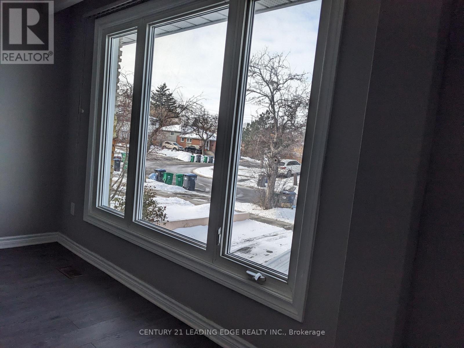 Main - 2424 Whaley Drive, Mississauga, Ontario  L5B 2B5 - Photo 3 - W12653052