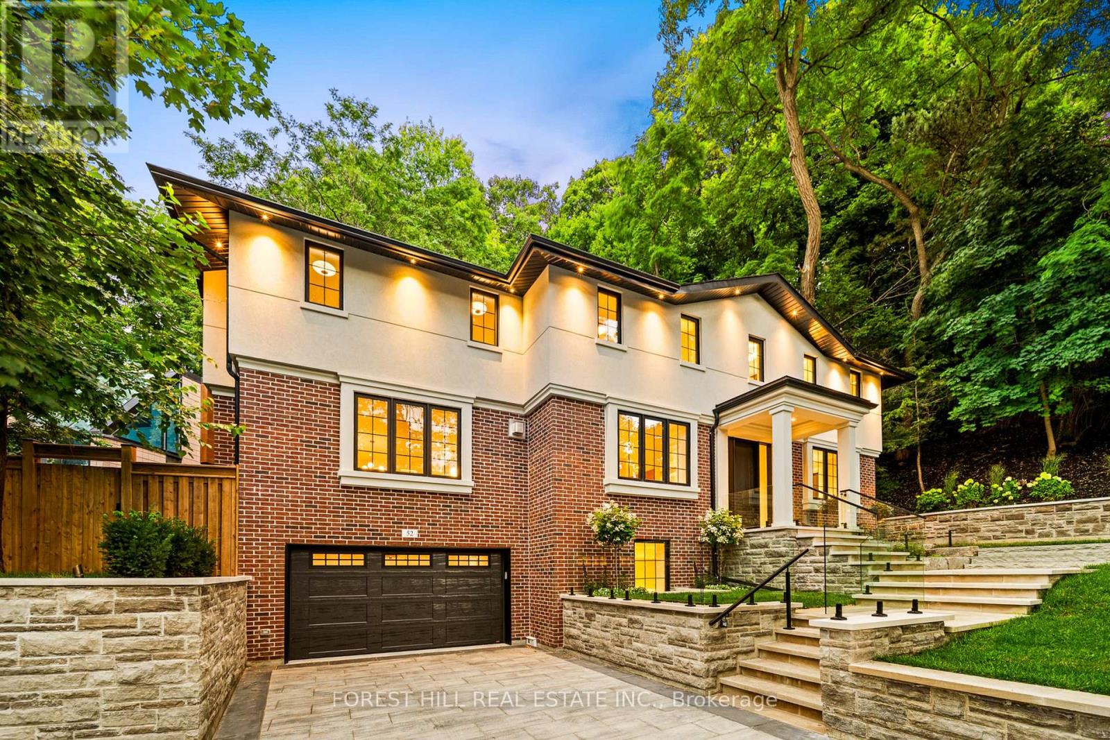 52 ROXBOROUGH DRIVE, Toronto, Ontario