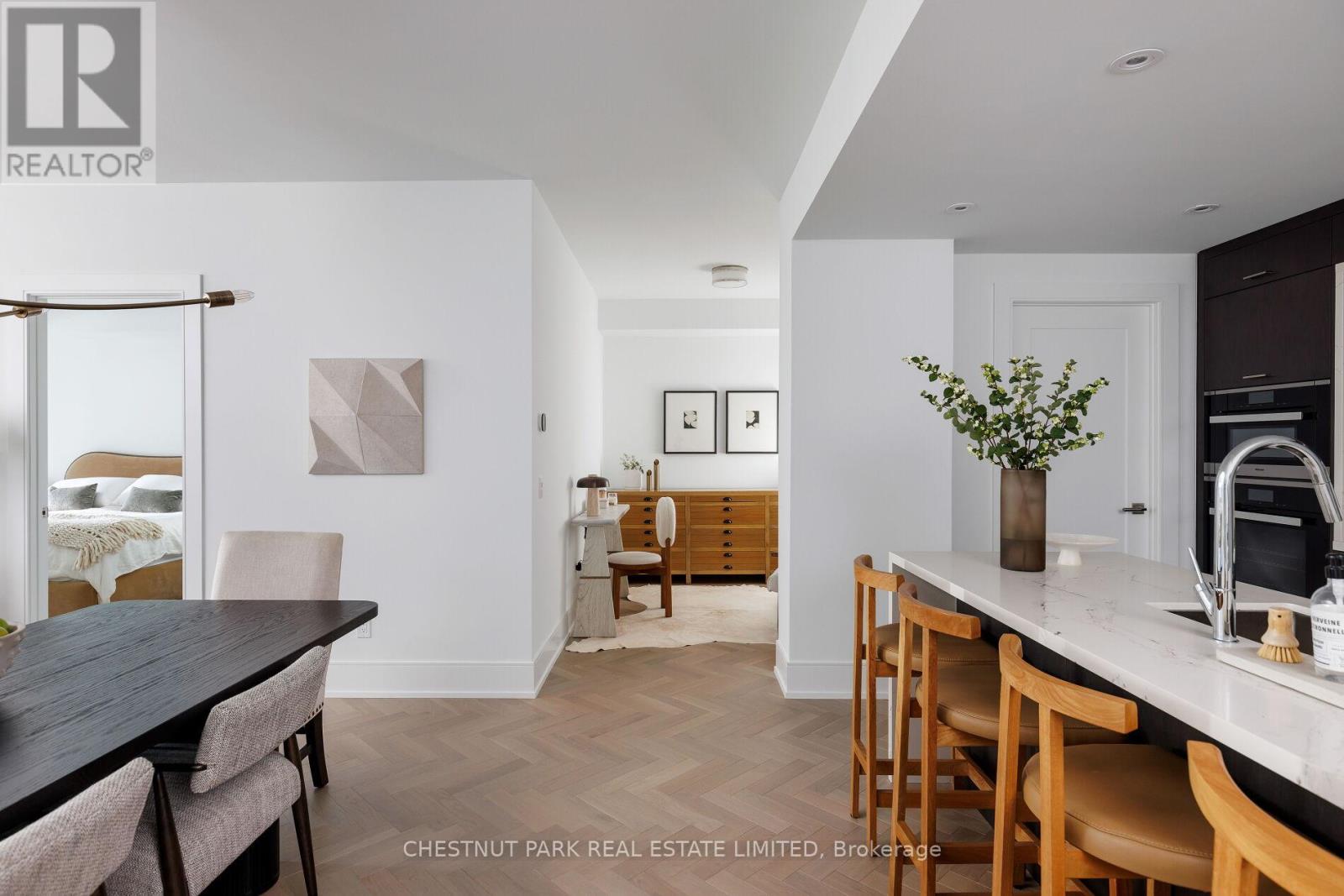 907 - 455 Wellington Street W, Toronto, Ontario  M5V 0V8 - Photo 11 - C12660488