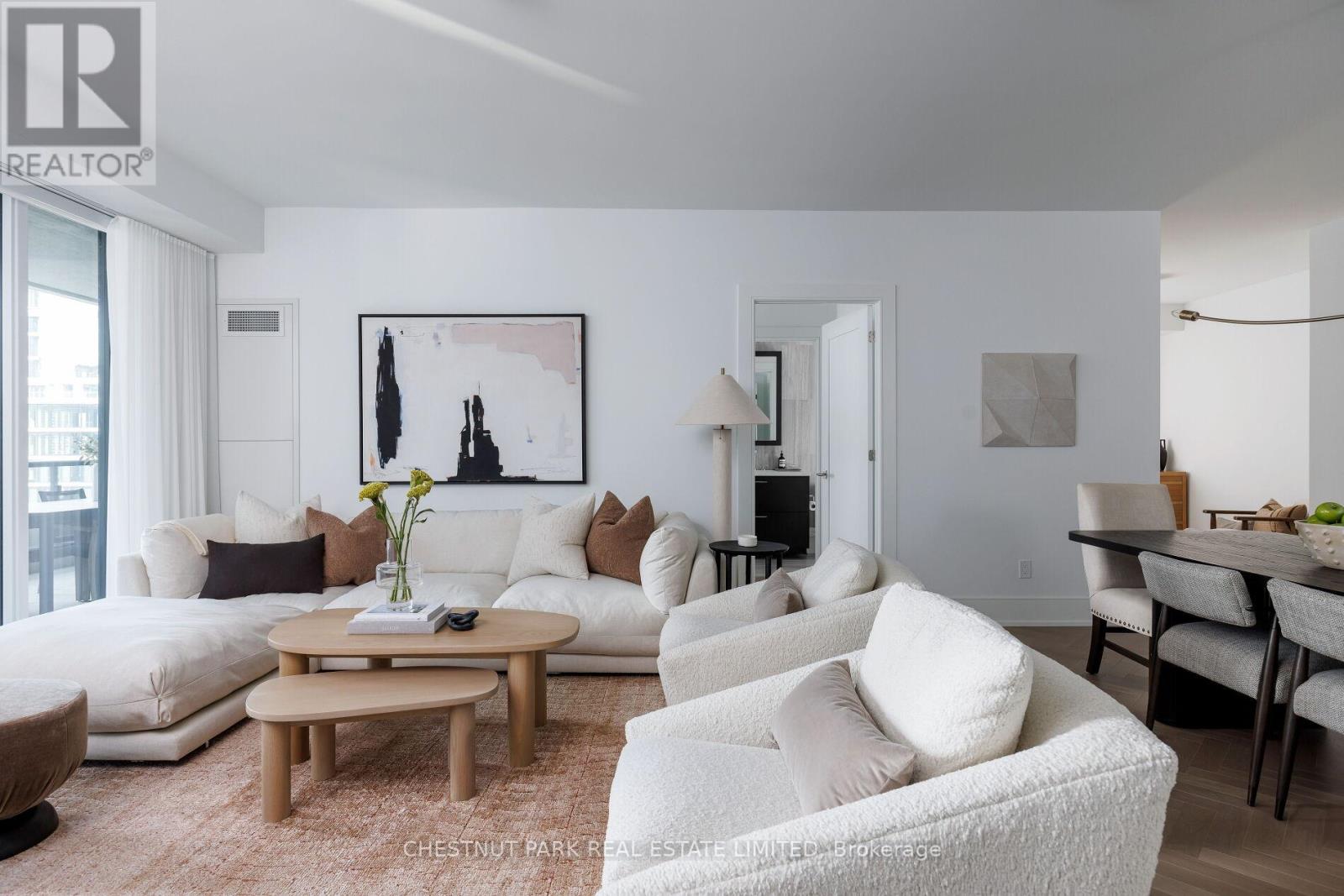 907 - 455 Wellington Street W, Toronto, Ontario  M5V 0V8 - Photo 2 - C12660488