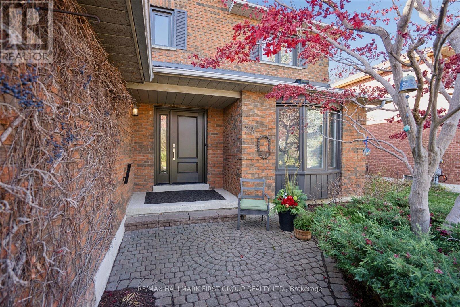 32 Forest Heights Street, Whitby, Ontario L1R 1T5 - Photo 2 - E12660528