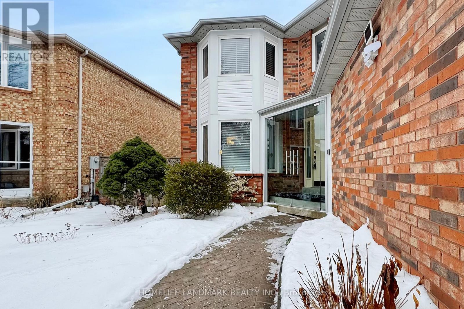 7 Lancashire Road, Markham, Ontario  L3R 8K9 - Photo 2 - N12660456