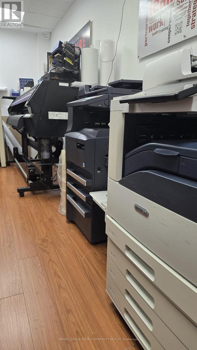 205 - 8108 Yonge Street, Vaughan (Uplands), Ontario  L4J 1W4 - Photo 6 - N12660486