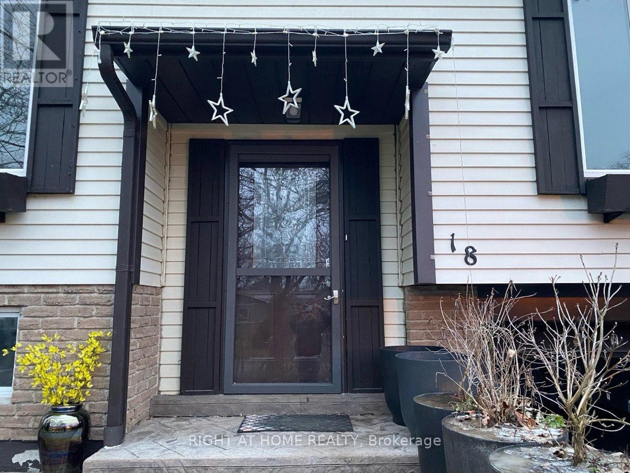 18 Red Mills Drive, East Gwillimbury, Ontario  L9N 1B8 - Photo 3 - N12660522