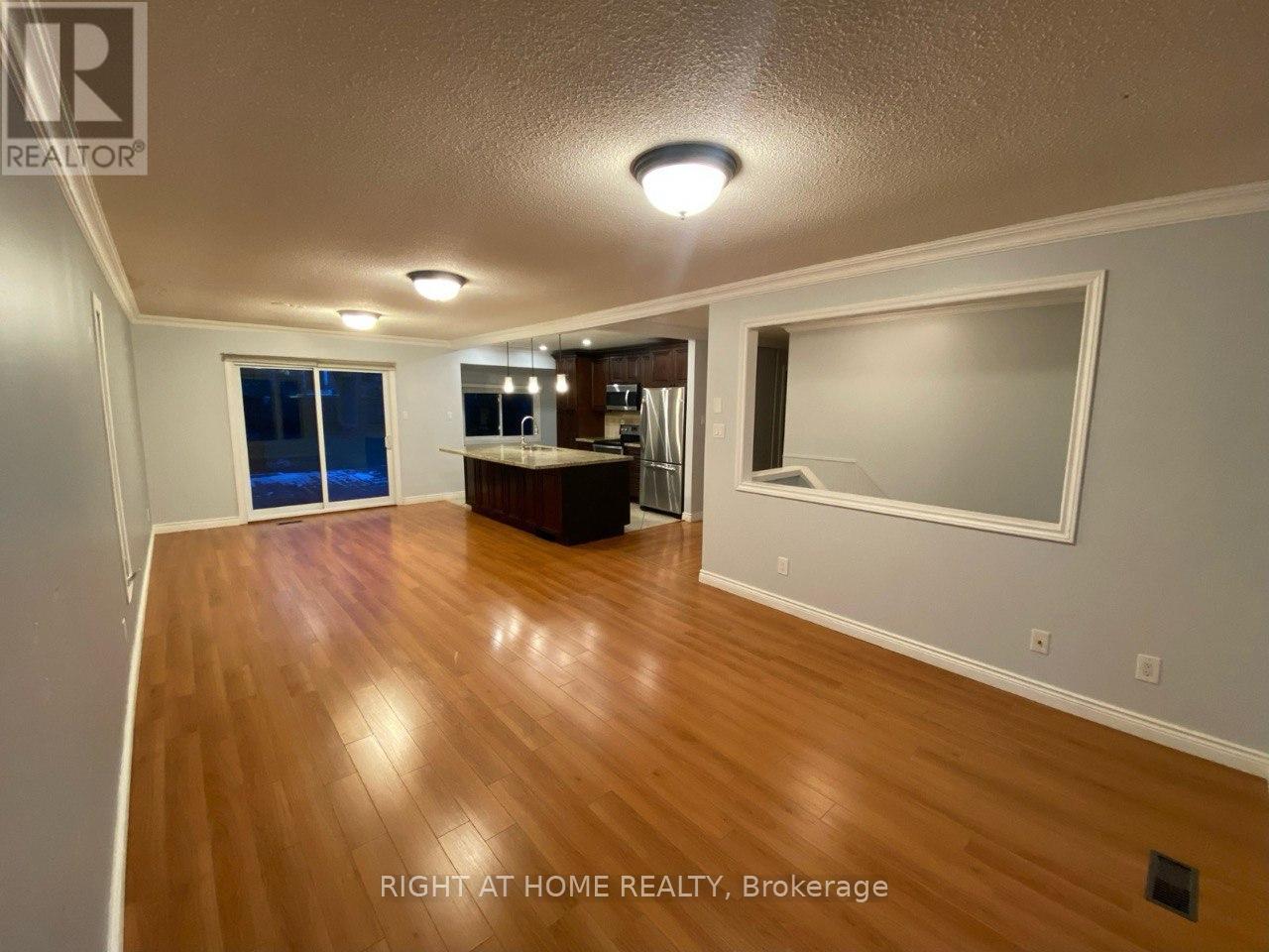 18 Red Mills Drive, East Gwillimbury, Ontario  L9N 1B8 - Photo 4 - N12660522