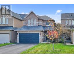 611 HEDDLE CRESCENT, Newmarket, Ontario
