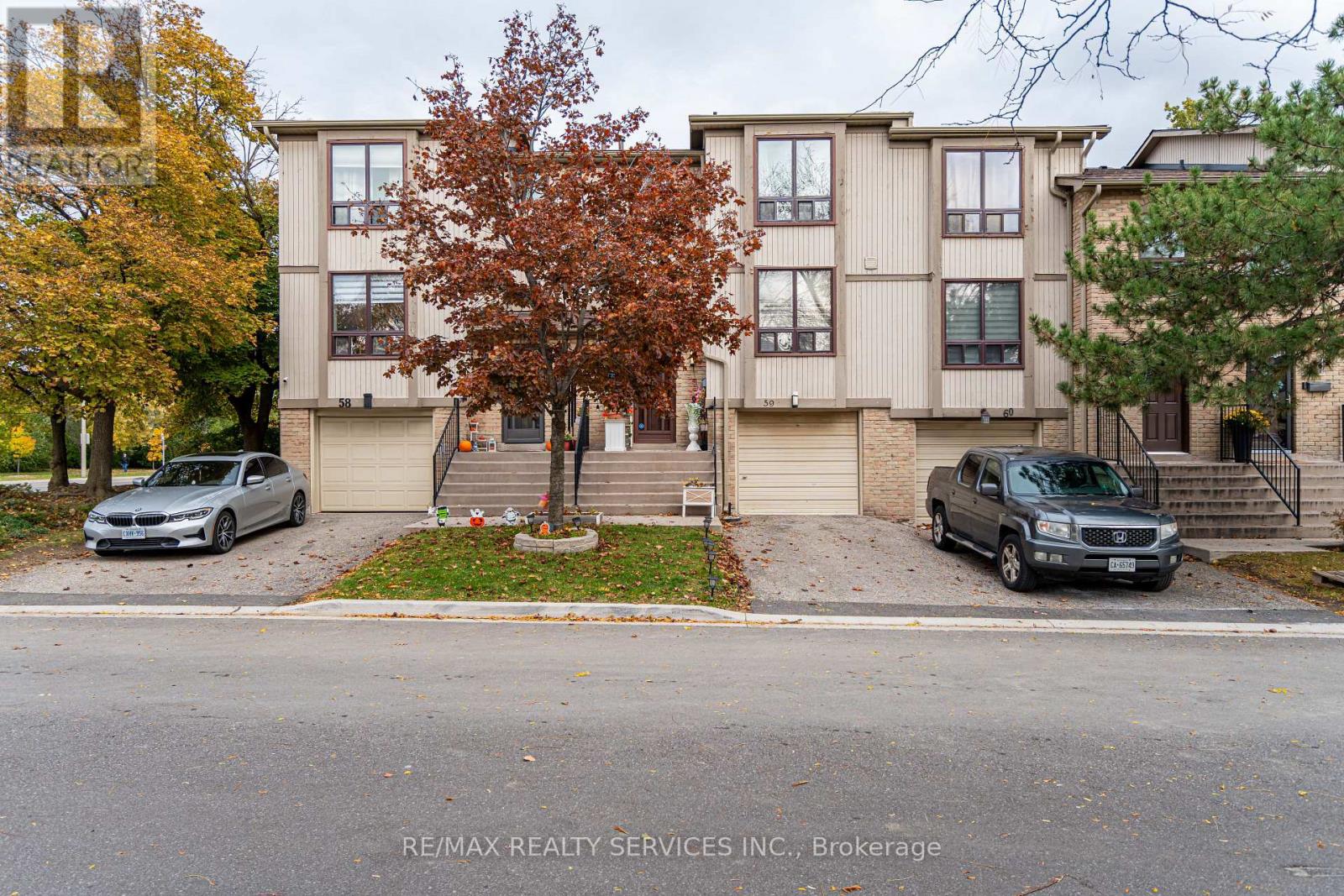59 Guildford Crescent, Brampton, Ontario  L6S 3K2 - Photo 3 - W12660478