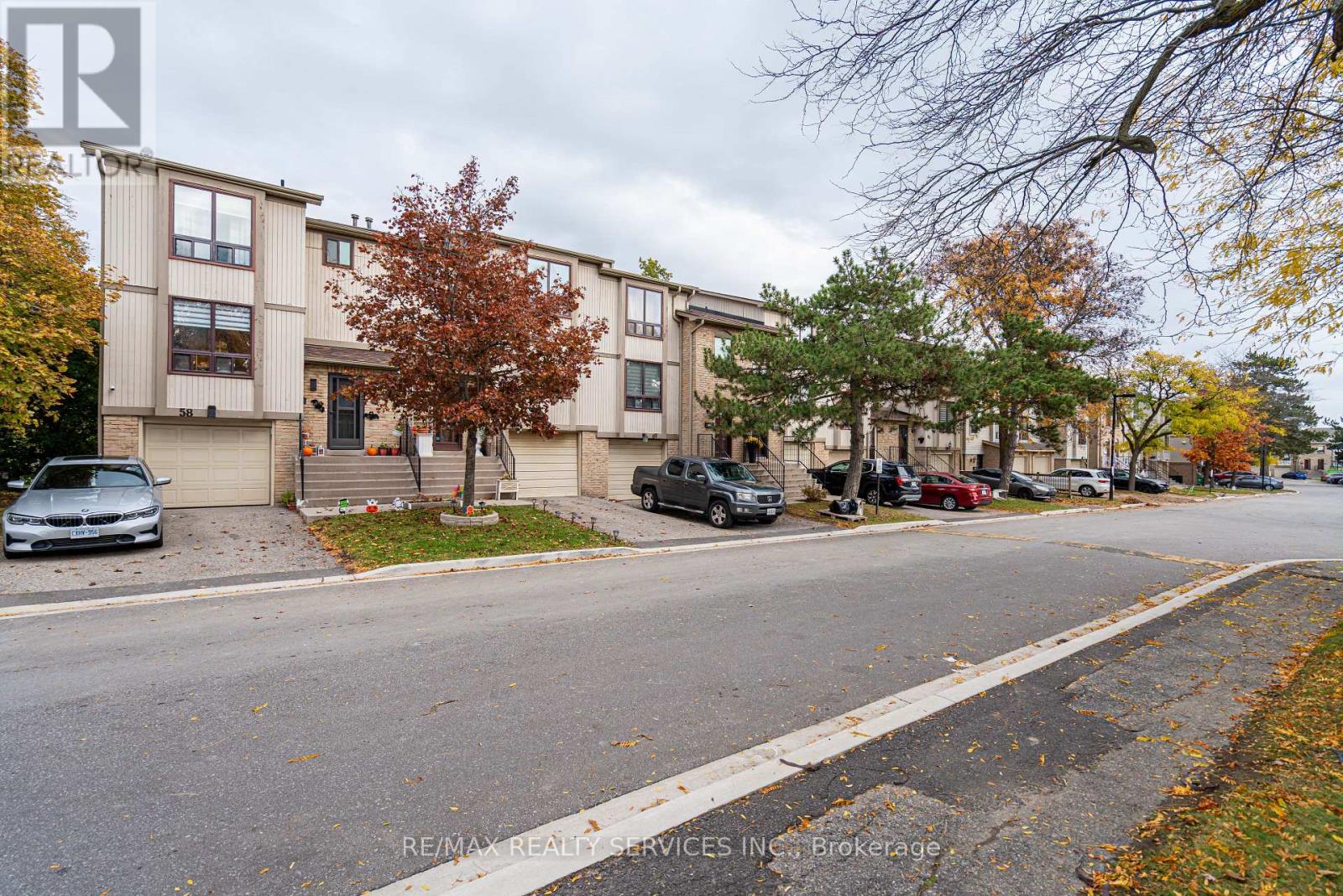 59 Guildford Crescent, Brampton, Ontario  L6S 3K2 - Photo 4 - W12660478