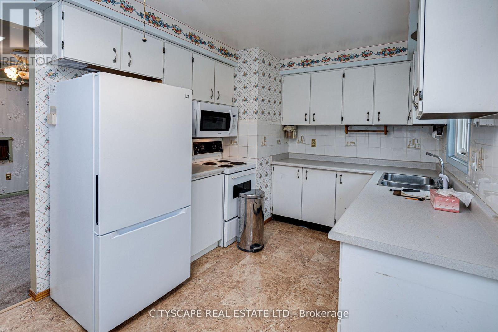 66 Vodden Street W, Brampton, Ontario  L6X 2W7 - Photo 7 - W12660552