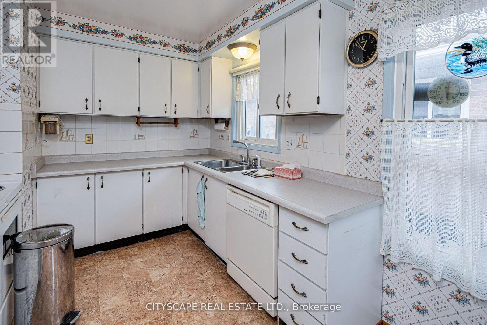 66 Vodden Street W, Brampton, Ontario  L6X 2W7 - Photo 8 - W12660552