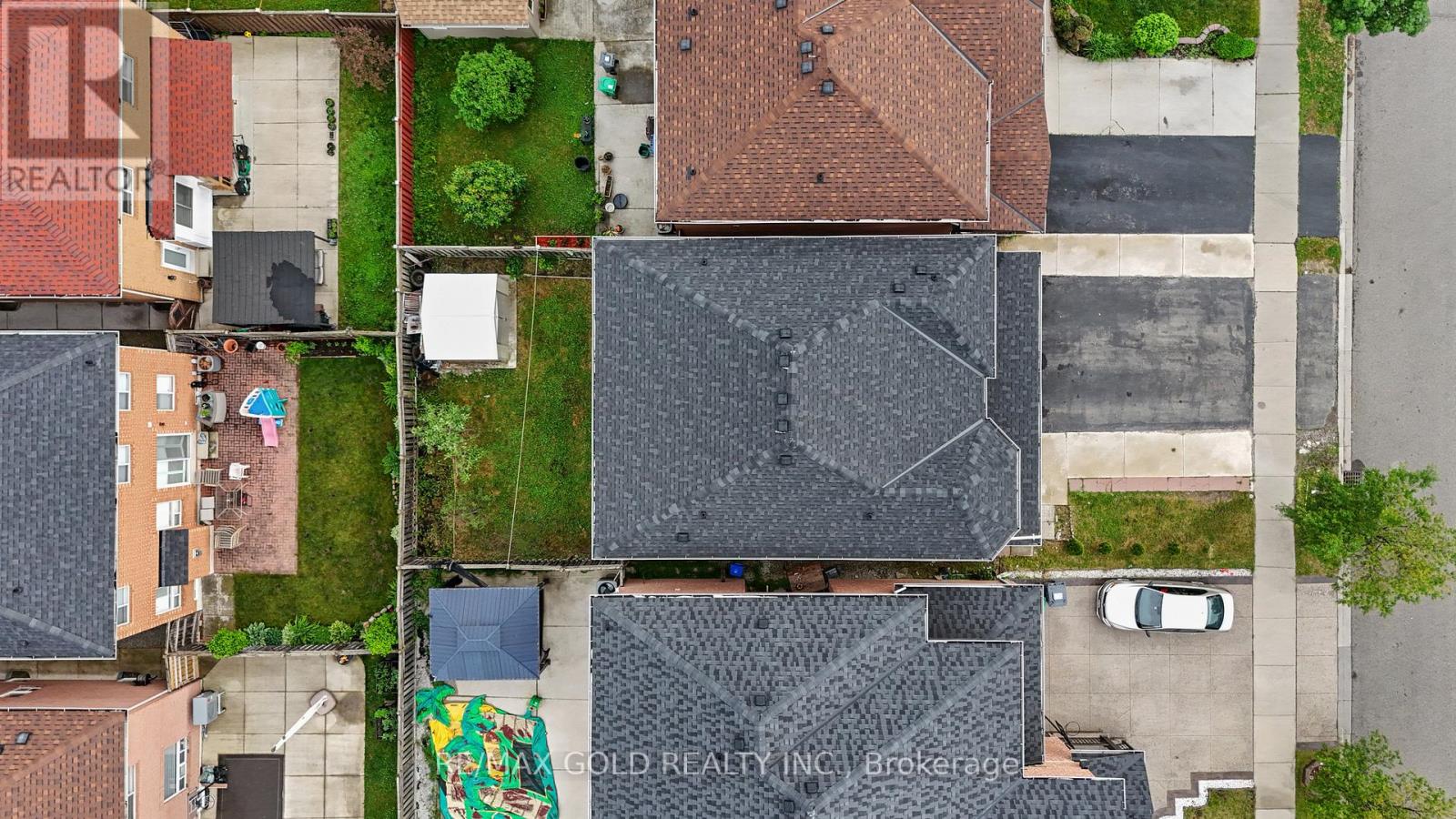 14 Gaspe Road, Brampton, Ontario  L6S 0A4 - Photo 3 - W12660576