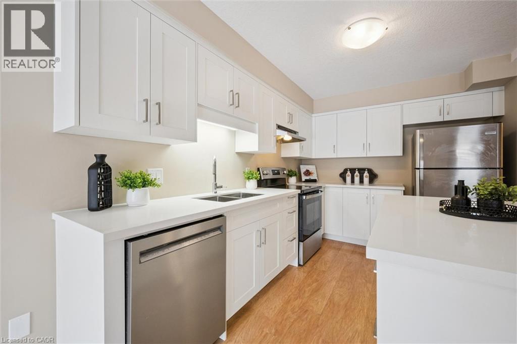 298 Sophia Crescent, Kitchener, Ontario  N2R 1X9 - Photo 2 - 40794742