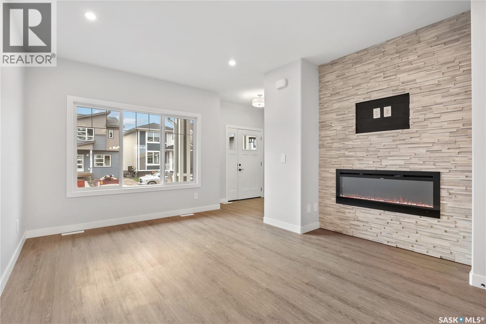 3160 Green Turtle Road, Regina, Saskatchewan  S4V 4C5 - Photo 2 - SK026143