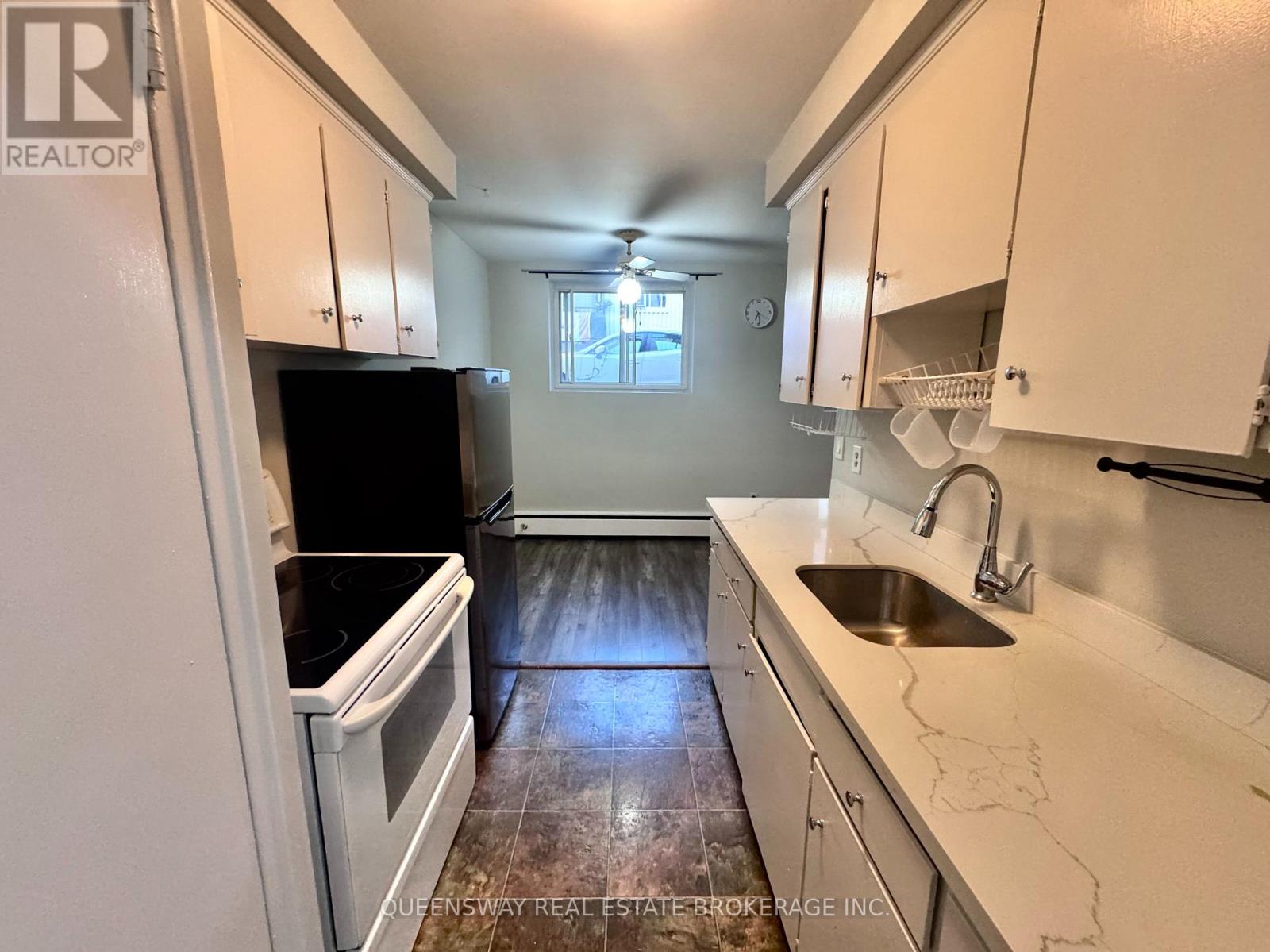 3-333 Gibb Street, Oshawa, Ontario L1J 1Z1 - Photo 2 - E12656100