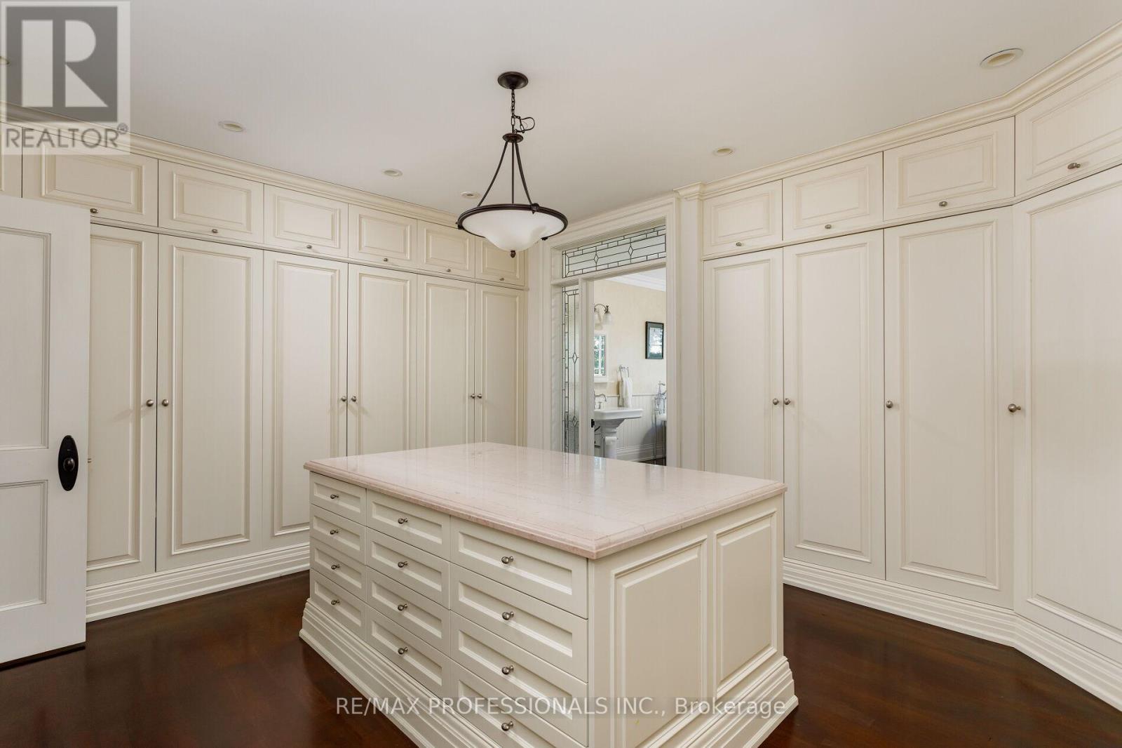 43 The Kingsway, Toronto, Ontario  M8X 2S9 - Photo 36 - W12476896