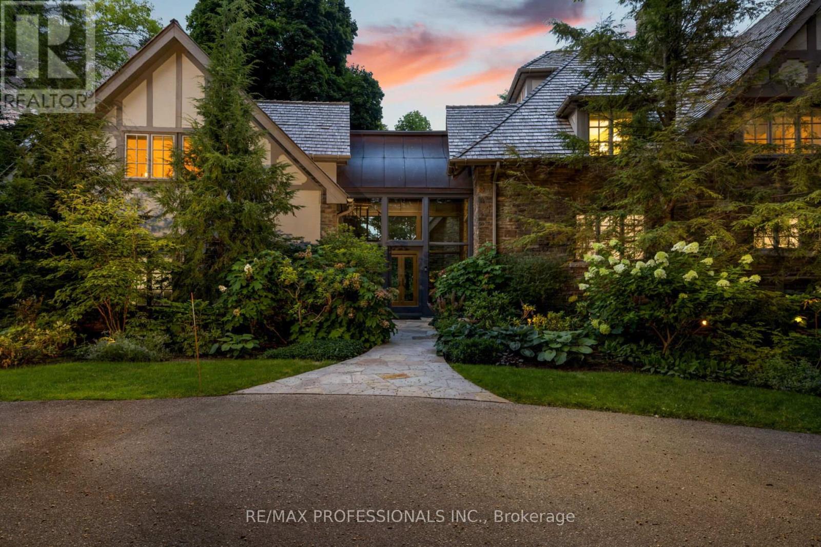 43 The Kingsway, Toronto, Ontario  M8X 2S9 - Photo 4 - W12476896