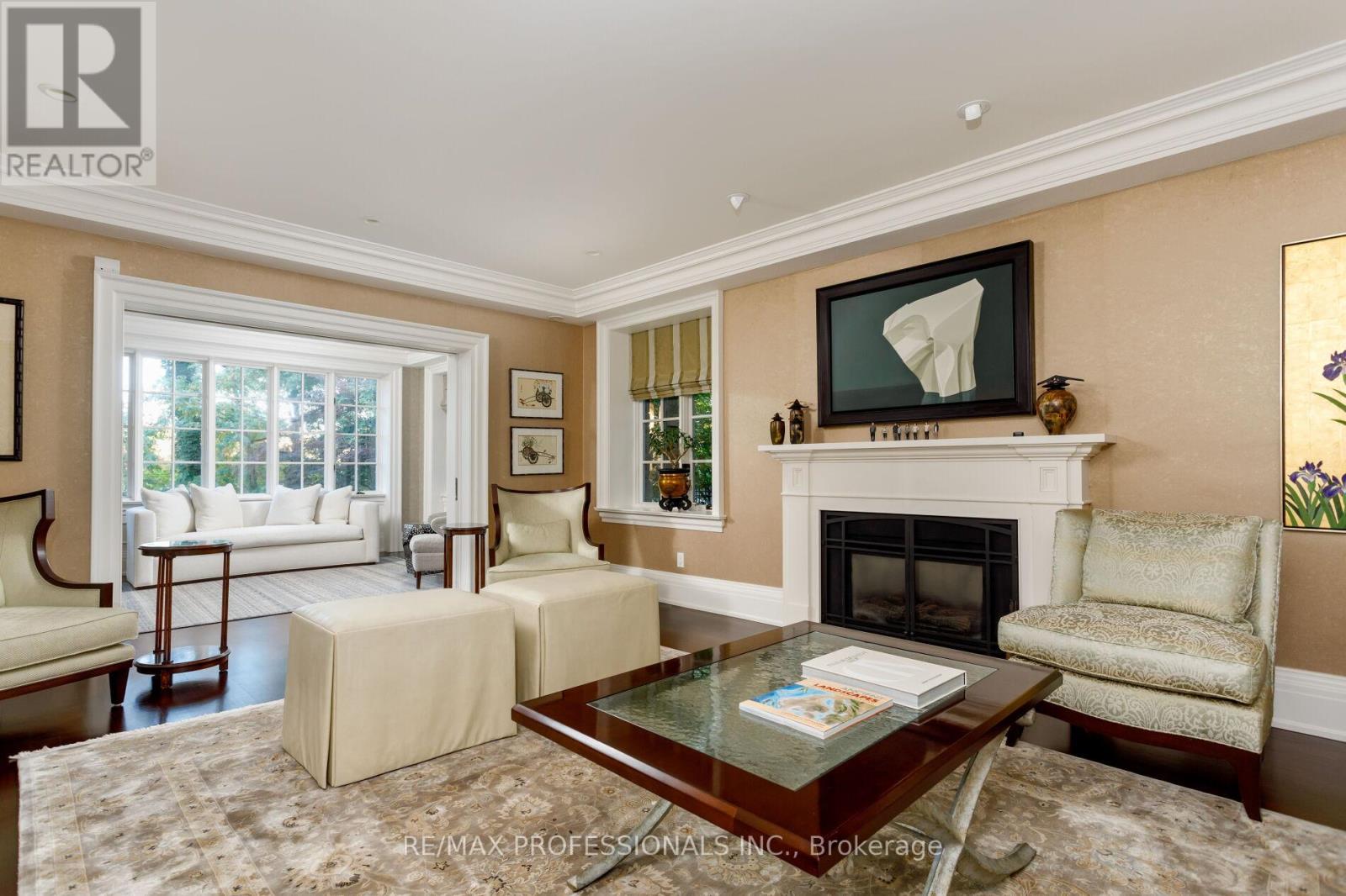 43 The Kingsway, Toronto, Ontario  M8X 2S9 - Photo 10 - W12476896