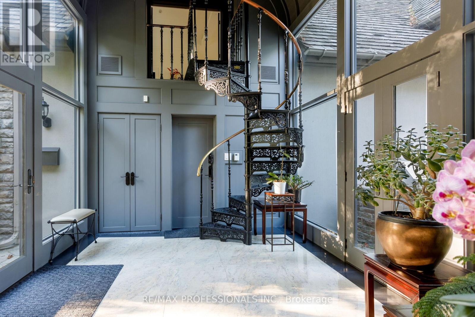 43 The Kingsway, Toronto, Ontario  M8X 2S9 - Photo 20 - W12476896