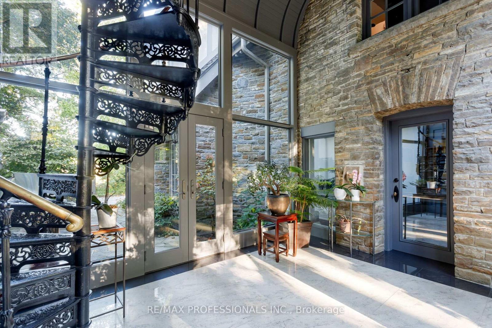 43 The Kingsway, Toronto, Ontario  M8X 2S9 - Photo 25 - W12476896