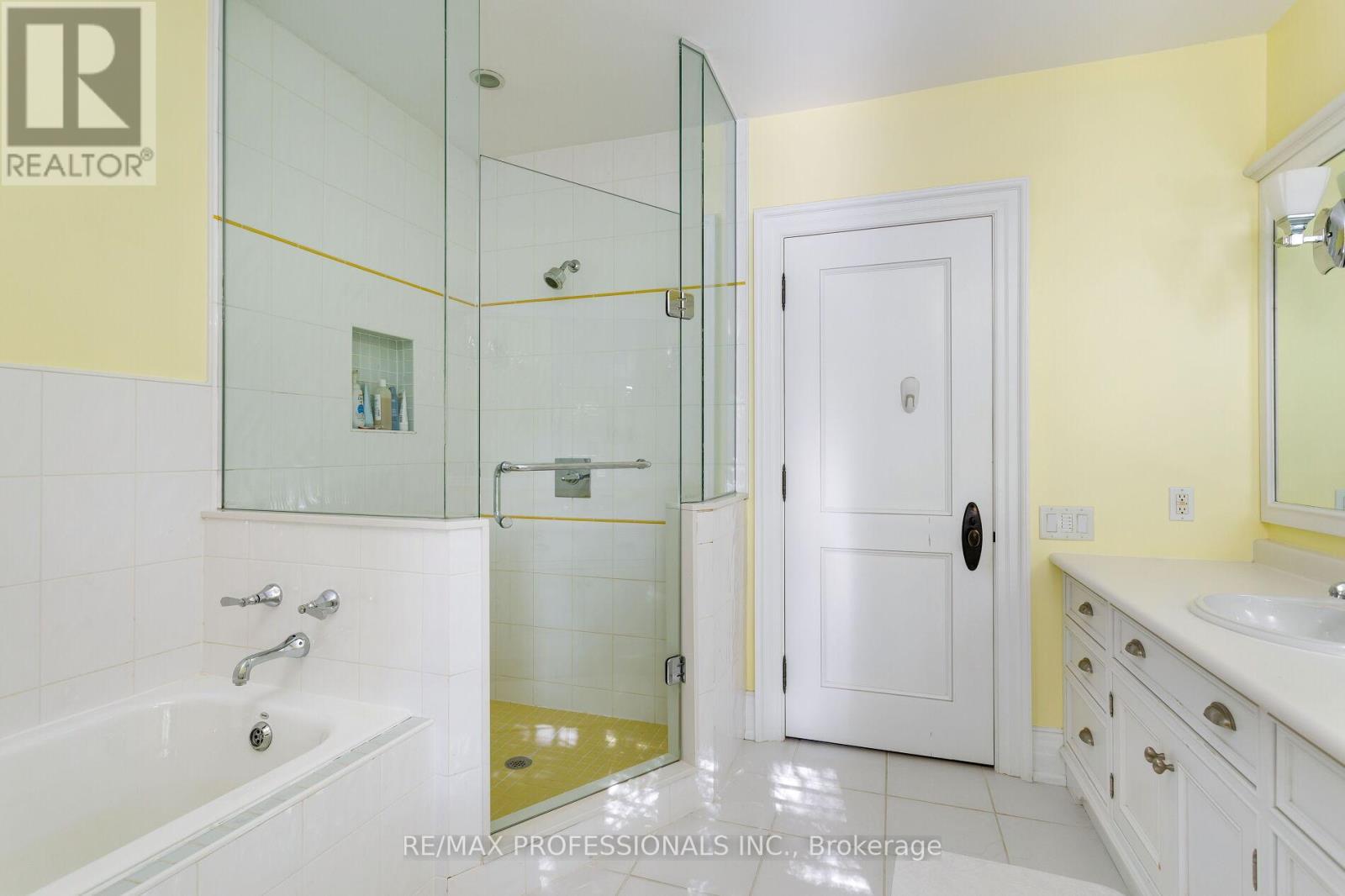 43 The Kingsway, Toronto, Ontario  M8X 2S9 - Photo 40 - W12476896